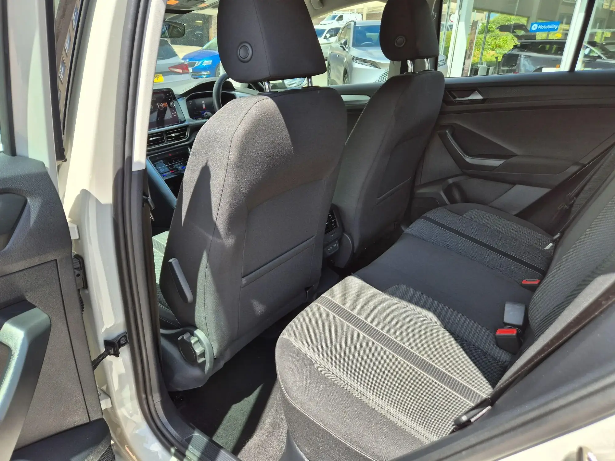 Volkswagen T-Roc Image 16 Volkswagen T-Roc Image 16