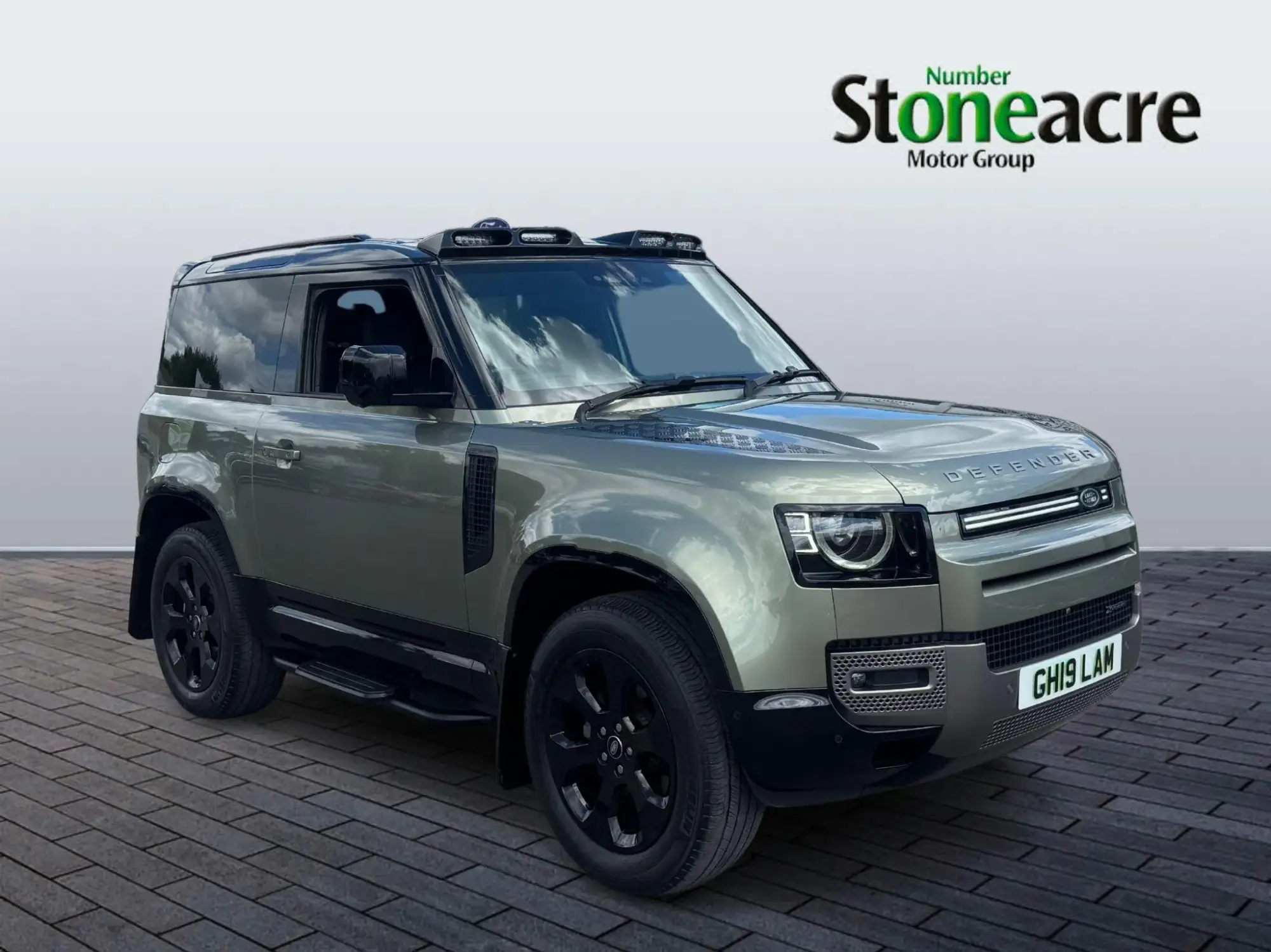 Land Rover Defender 90 3.0 D250 MHEV X-Dynamic SE Auto 4WD Euro 6 (s/s) 3dr KP22MHU Image 1