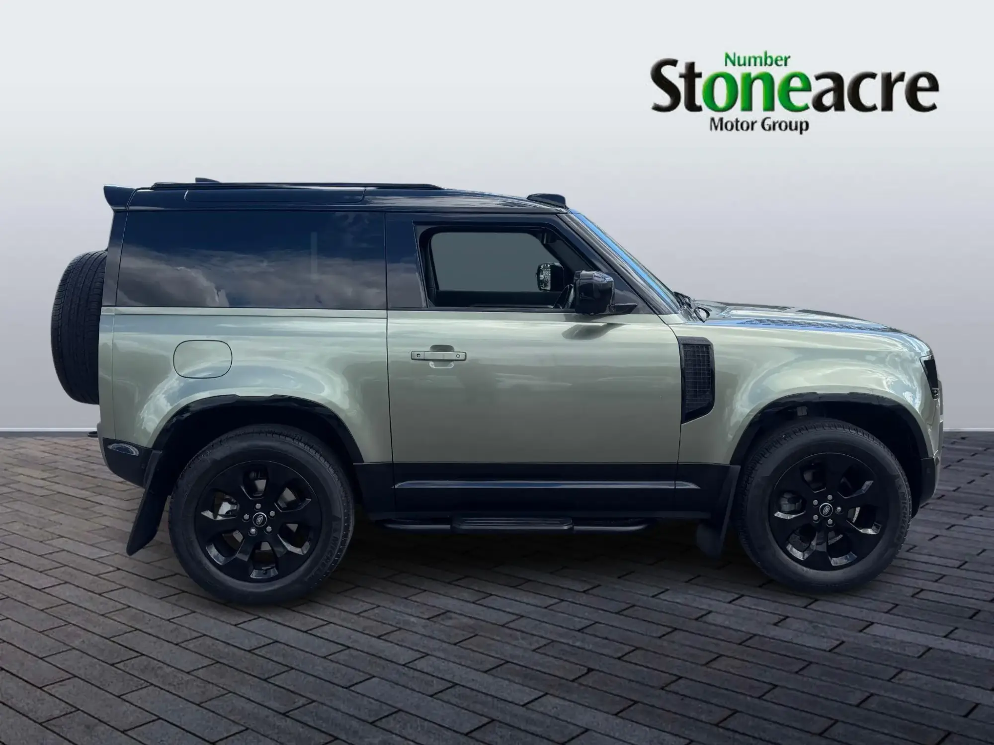 Land Rover Defender 90 3.0 D250 MHEV X-Dynamic SE Auto 4WD Euro 6 (s/s) 3dr KP22MHU Image 2