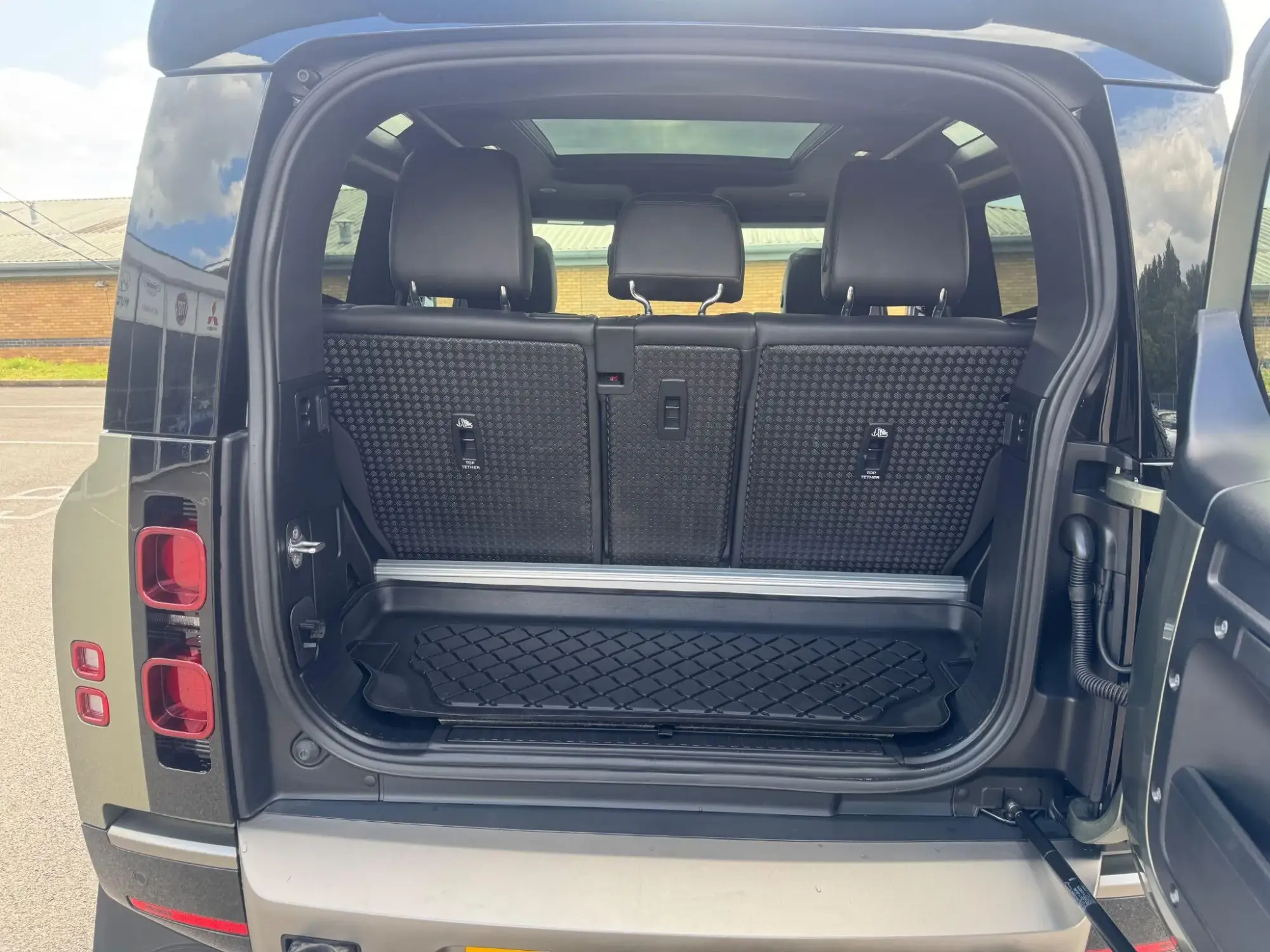 Land Rover Defender 90 Image 10 Land Rover Defender 90 Image 10
