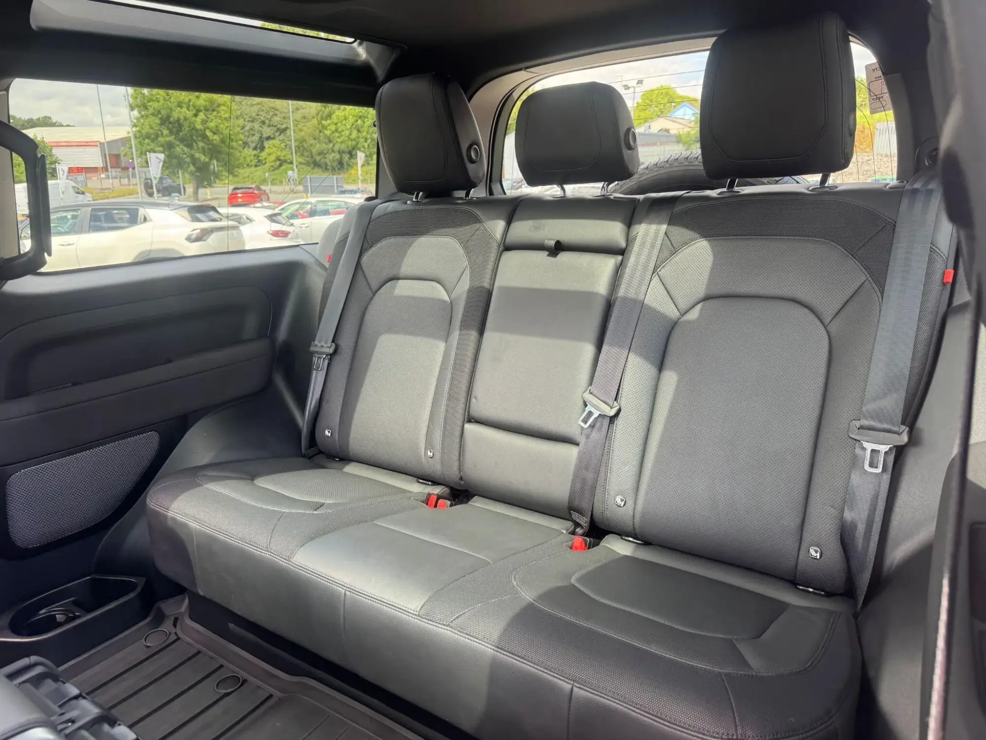 Land Rover Defender 90 Image 20 Land Rover Defender 90 Image 20