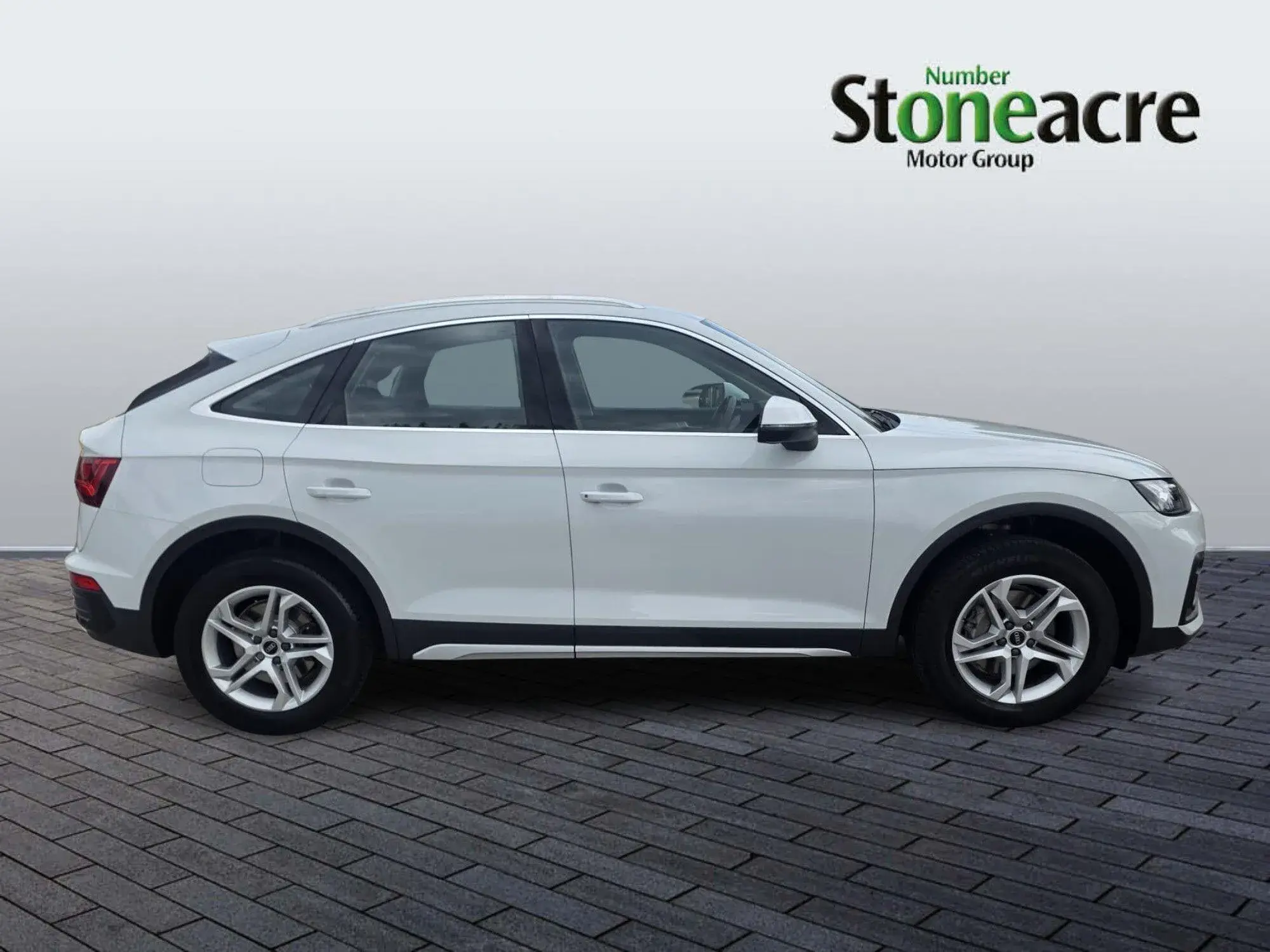 Audi Q5 2.0 TDI 40 Sport Sportback S Tronic quattro Euro 6 (s/s) 5dr NJ71JYV Image 2