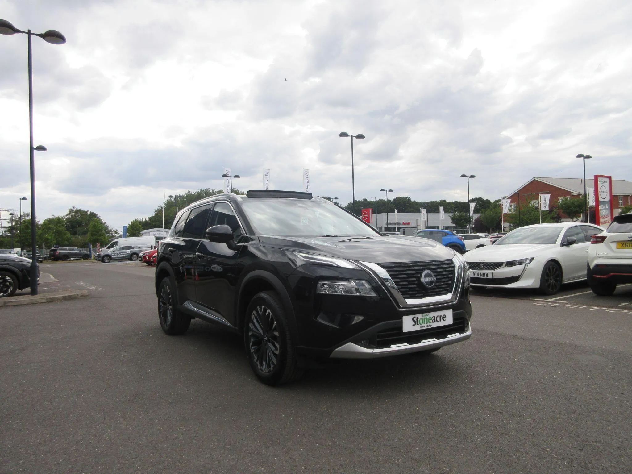 Nissan X-TRAIL listing photo