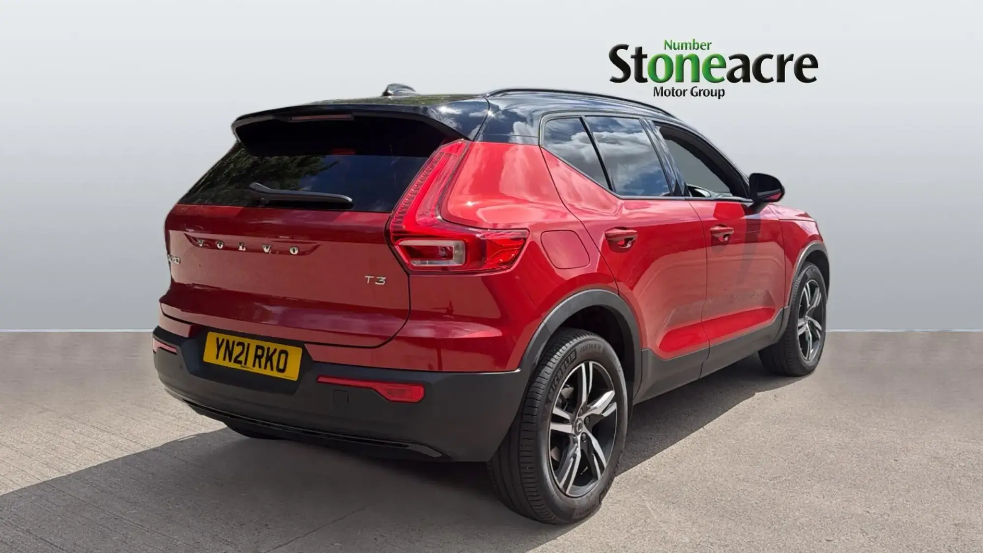 Volvo XC40 R-Design T3 (163 hp) Manual YN21RKO Image 2