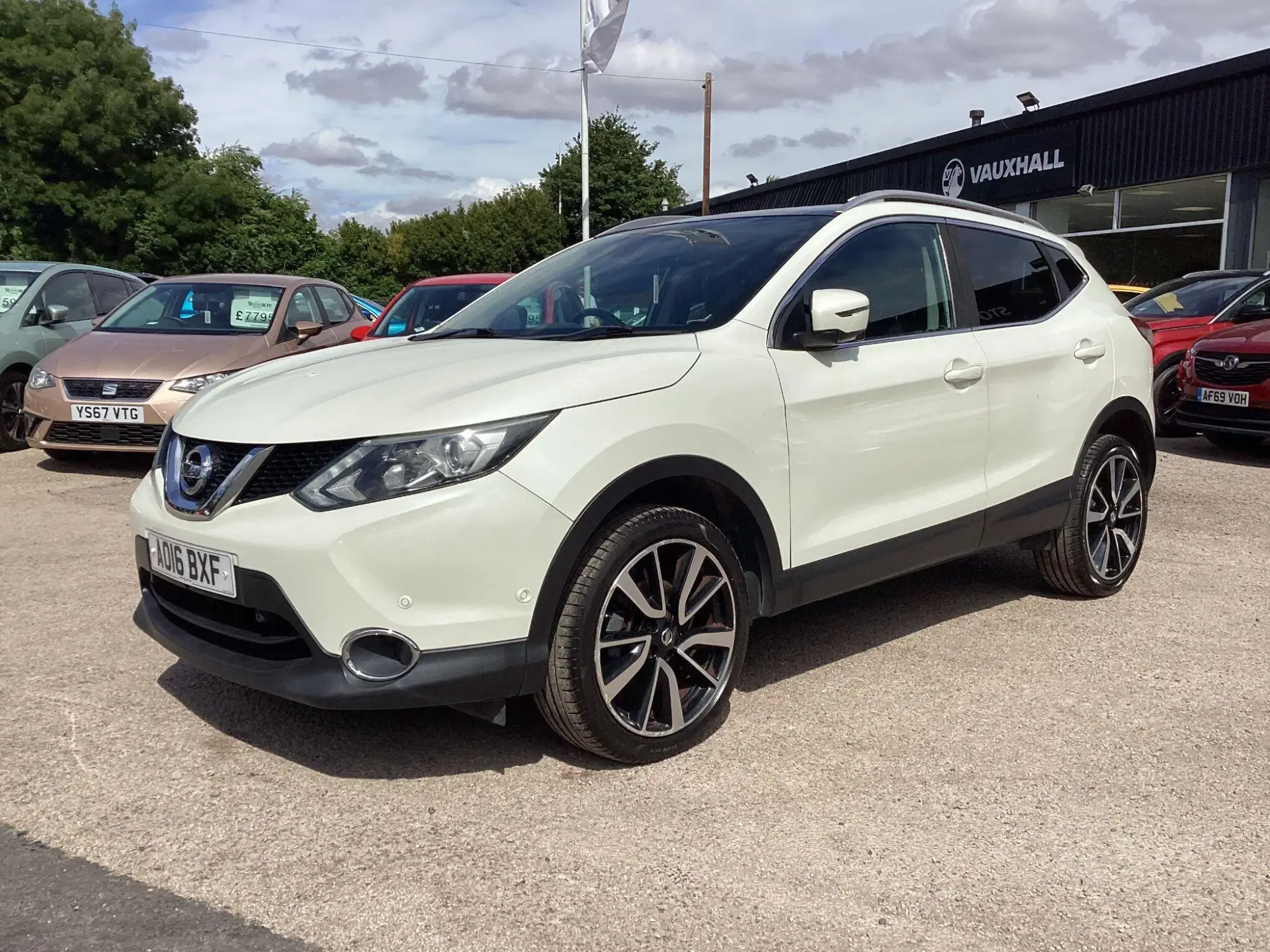 Nissan Qashqai 1.5 dCi Tekna 5dr AO16BXF Image 3