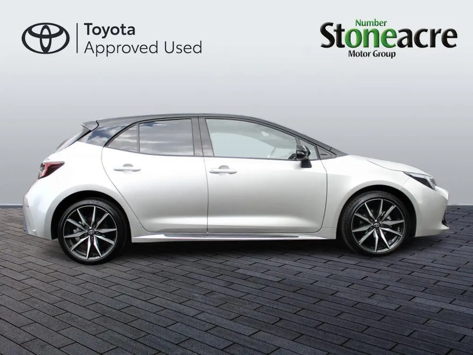 Toyota Corolla Hatchback Image 2