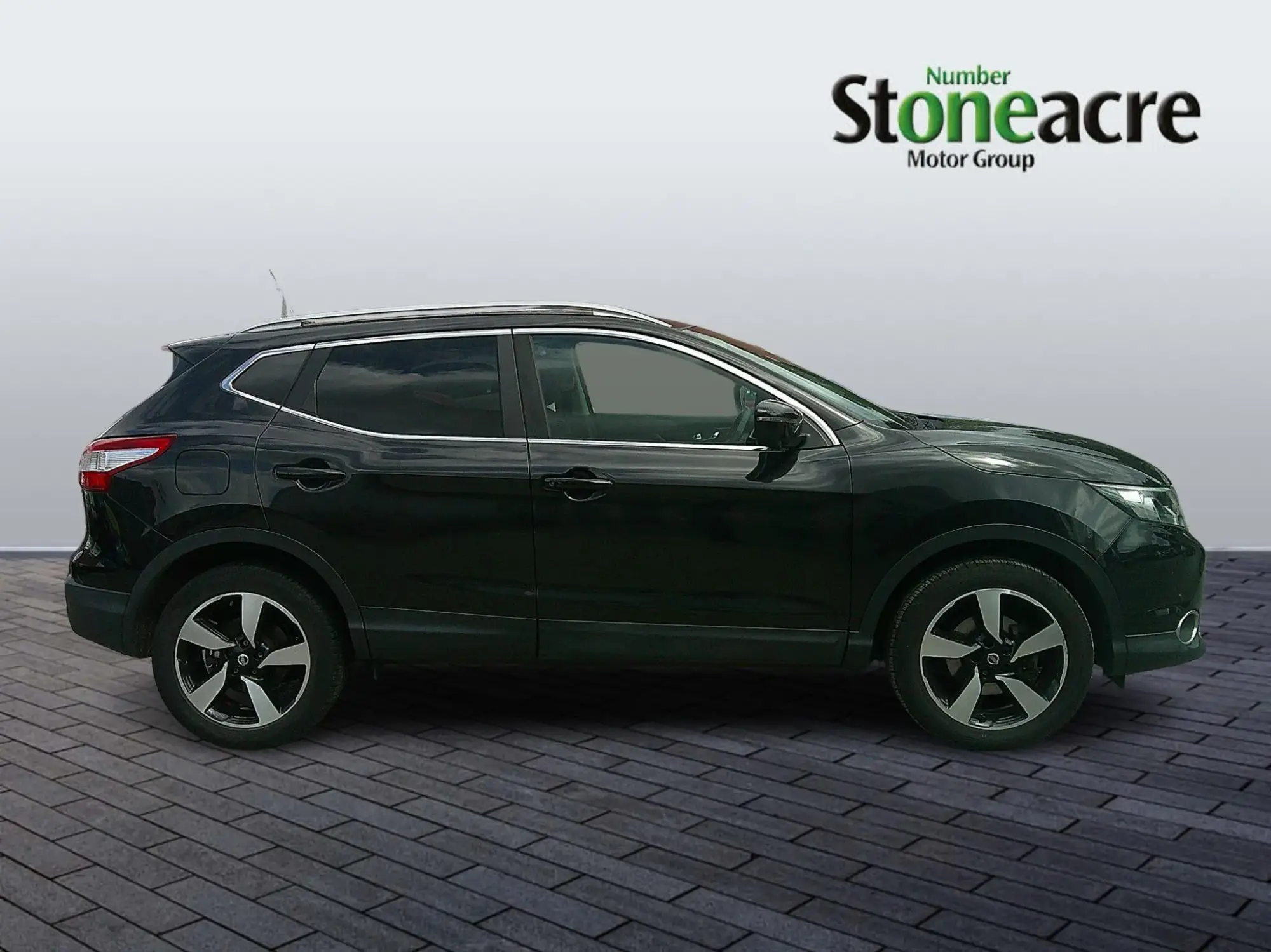 Nissan Qashqai 1.5 dCi N-Connecta 5dr FE17WNB Image 2