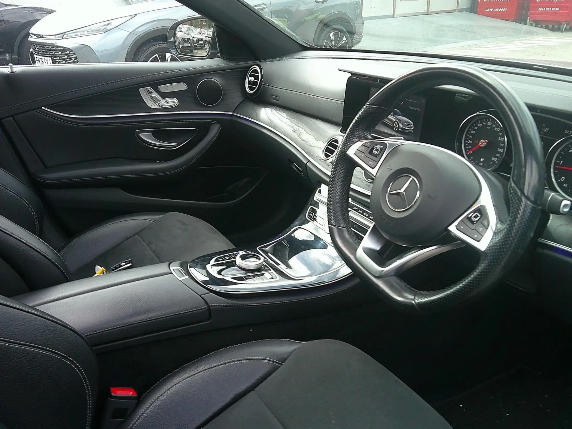 Mercedes-Benz E-Class Image 9