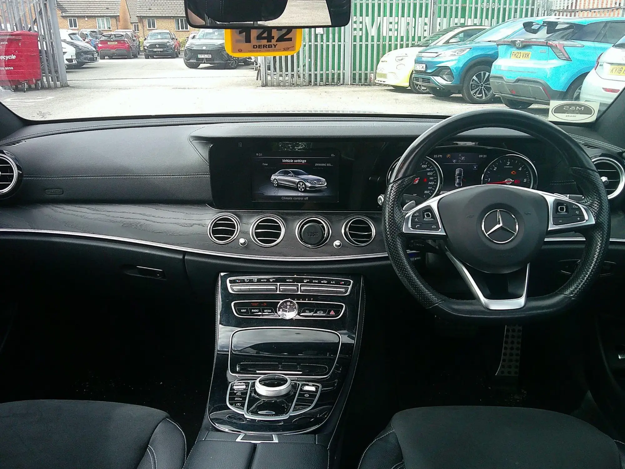Mercedes-Benz E-Class Image 10