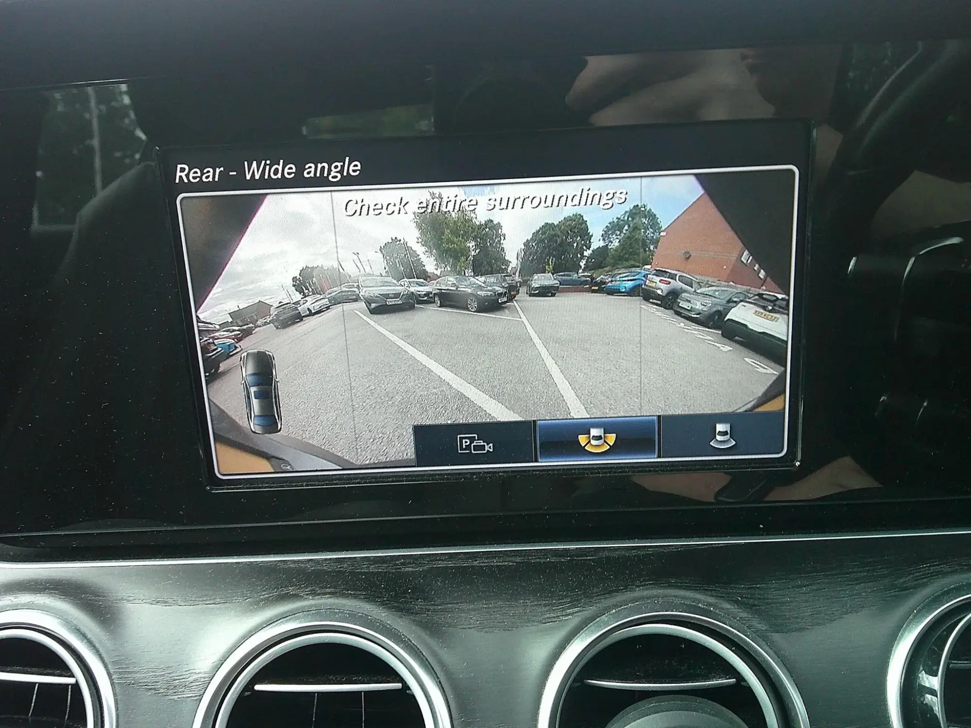 Mercedes-Benz E-Class Image 25