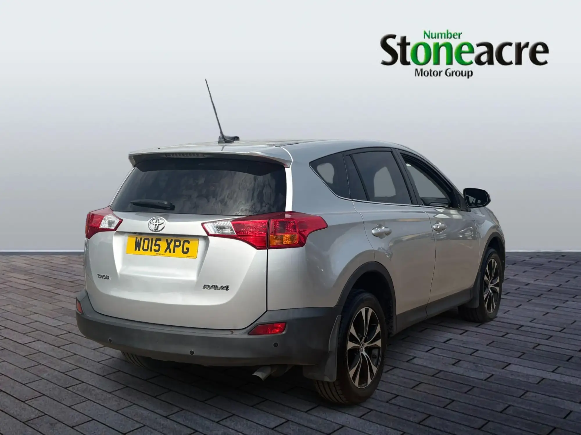 Toyota RAV4 Self-Charging Hybrid 2.0 D-4D Icon 2WD Euro 5 (s/s) 5dr WO15XPG Image 3