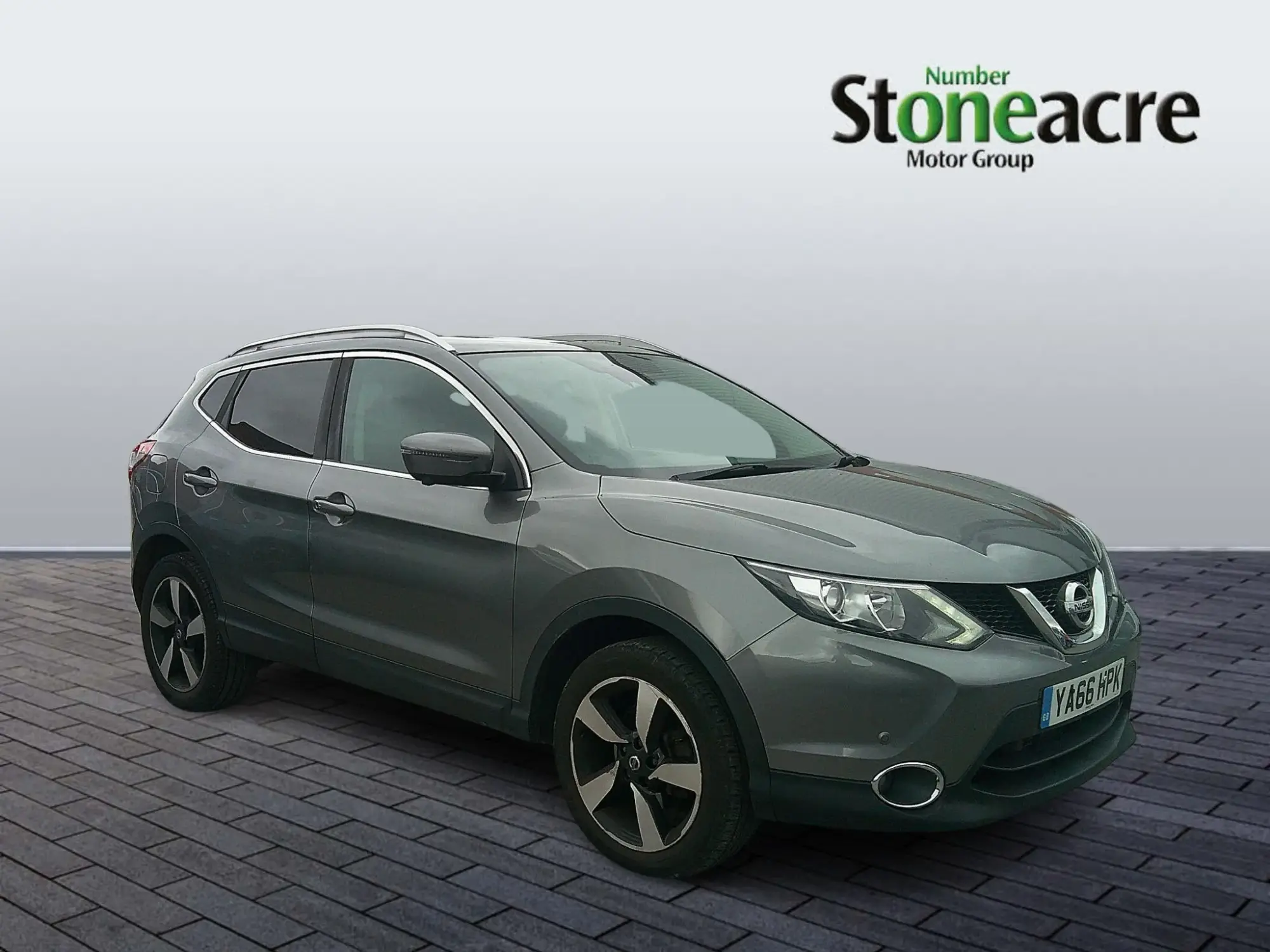 Nissan Qashqai 1.6 dCi N-Connecta XTRON 2WD Euro 6 (s/s) 5dr YA66HPK Image 1