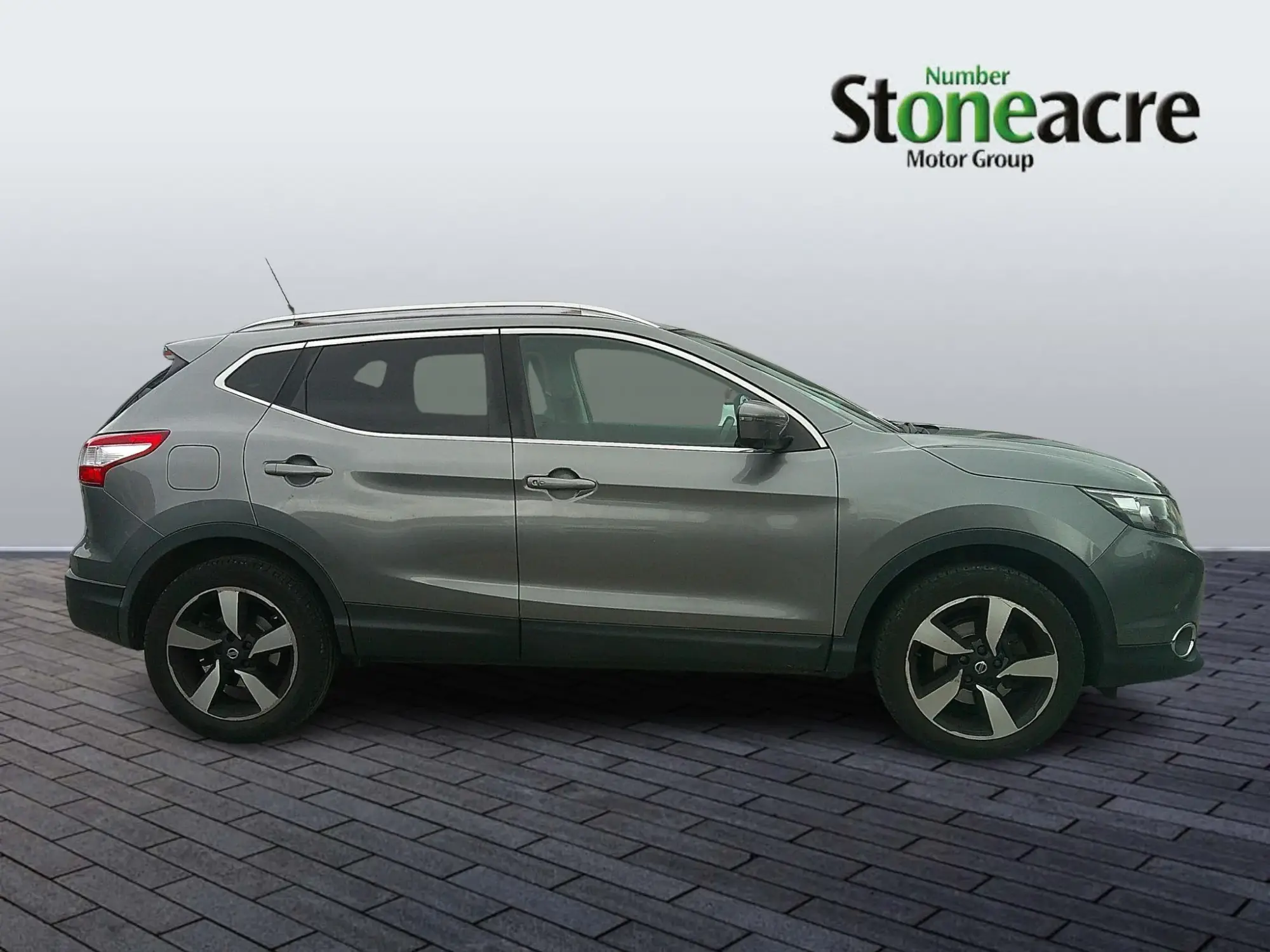 Nissan Qashqai 1.6 dCi N-Connecta XTRON 2WD Euro 6 (s/s) 5dr YA66HPK Image 2