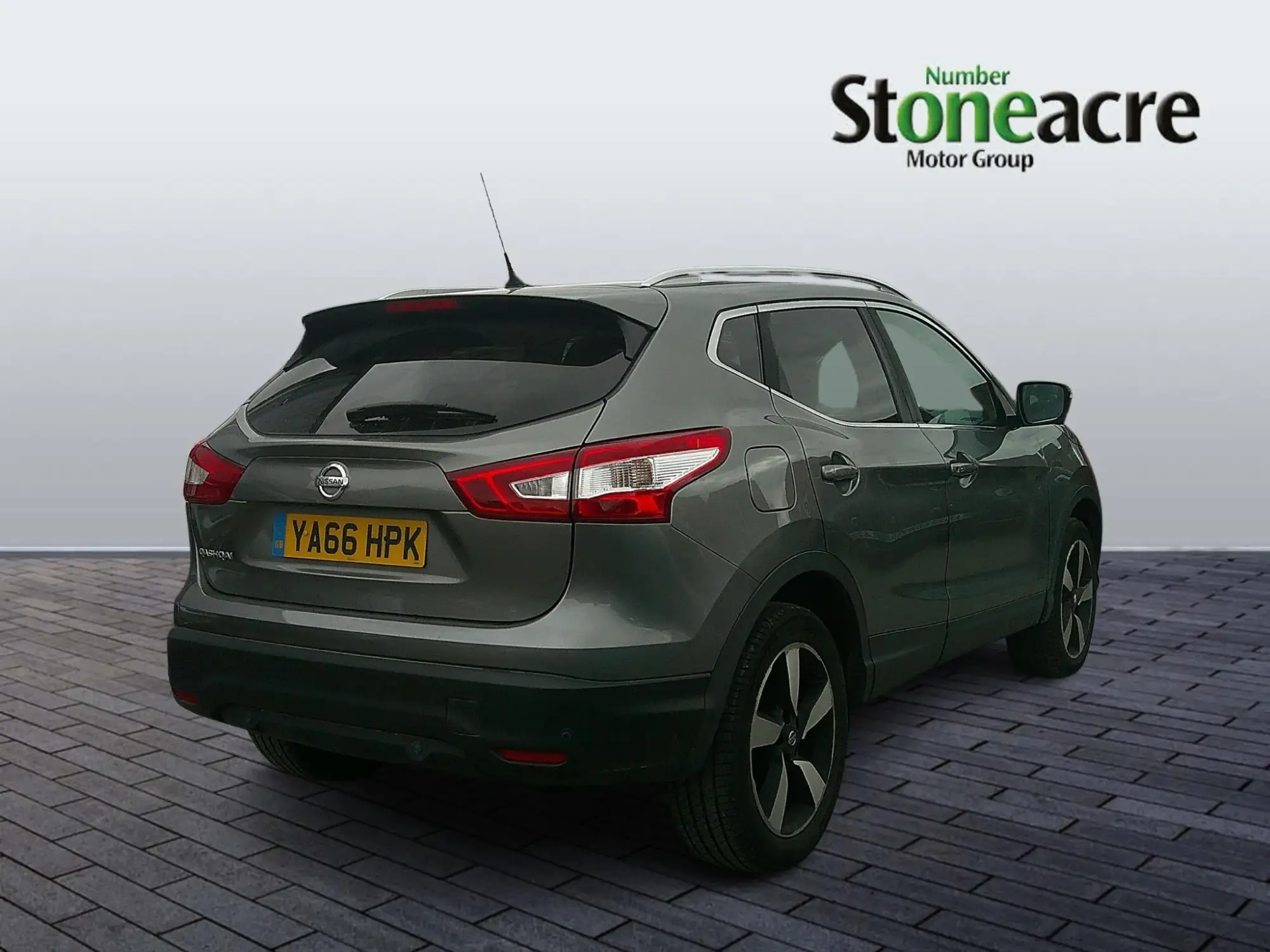 Nissan Qashqai 1.6 dCi N-Connecta XTRON 2WD Euro 6 (s/s) 5dr YA66HPK Image 3
