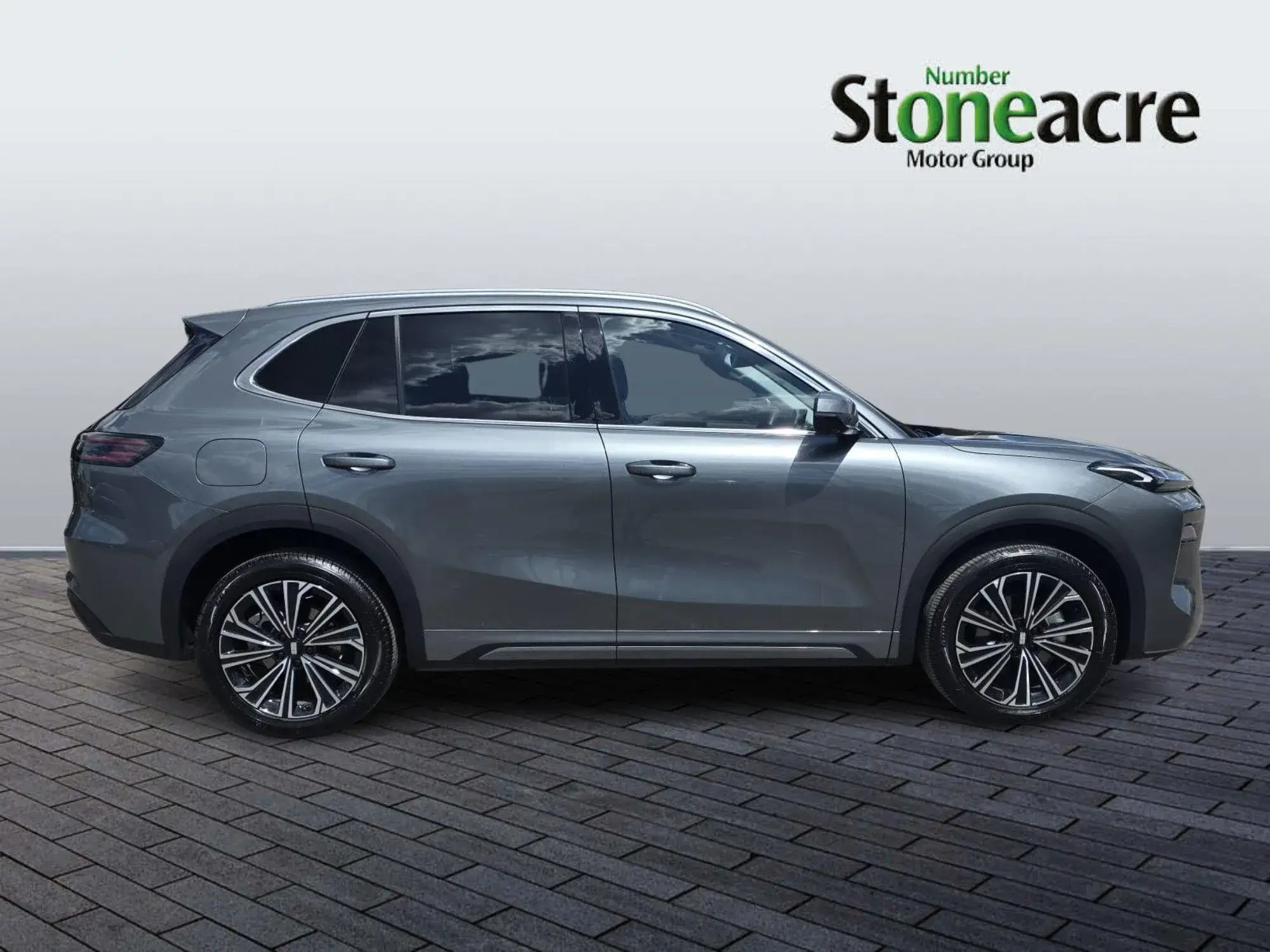 Geely Starray EM-i 1.5 EM-i 18.4kWh Max Auto Euro 6 (s/s) 5dr YG26BNU Image 2 Geely Starray EM-i 1.5 EM-i 18.4kWh Max Auto Euro 6 (s/s) 5dr YG26BNU Image 2