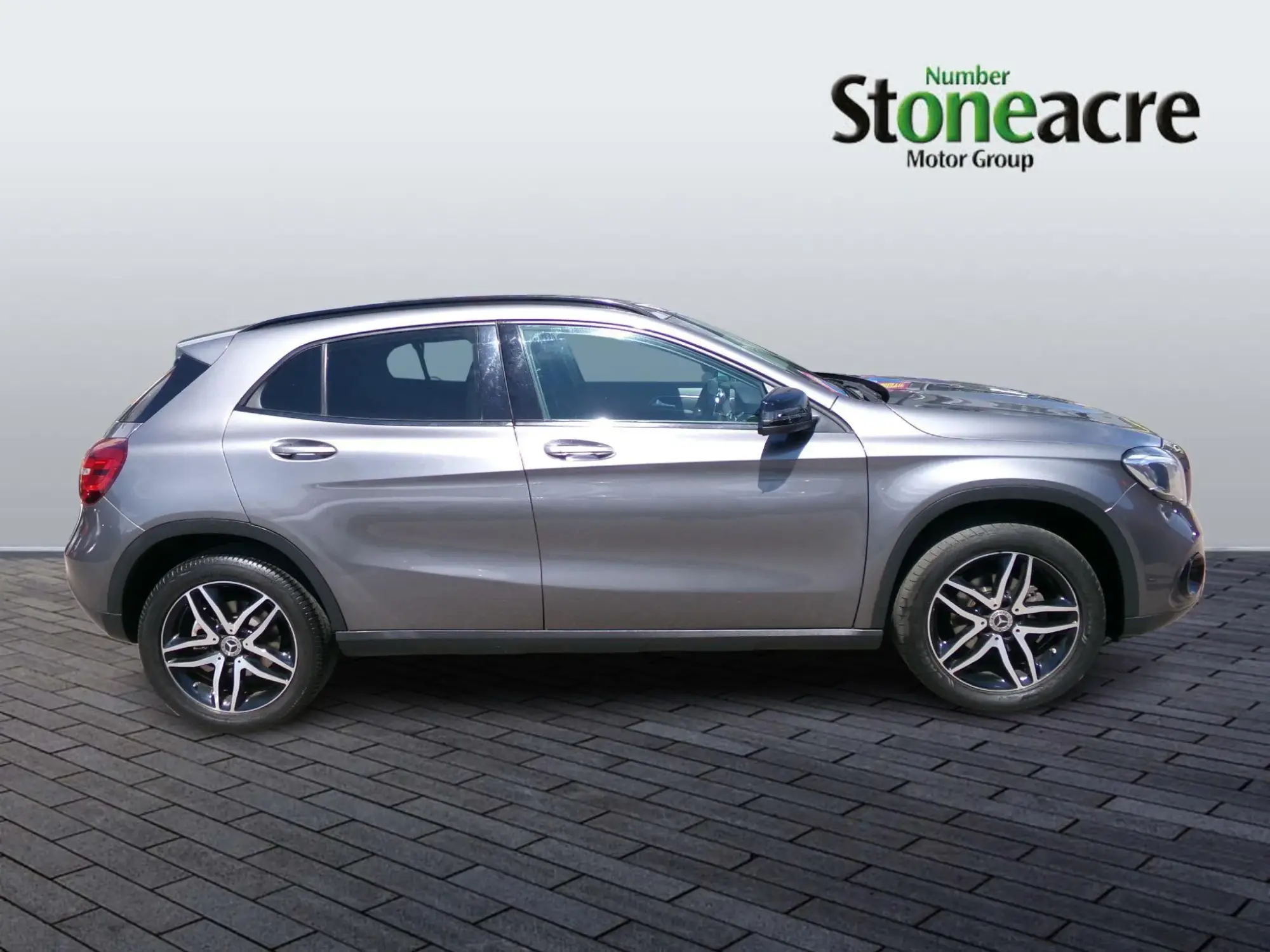 Mercedes-Benz GLA 1.6 GLA180 Urban Edition Euro 6 (s/s) 5dr PO19NLE Image 2