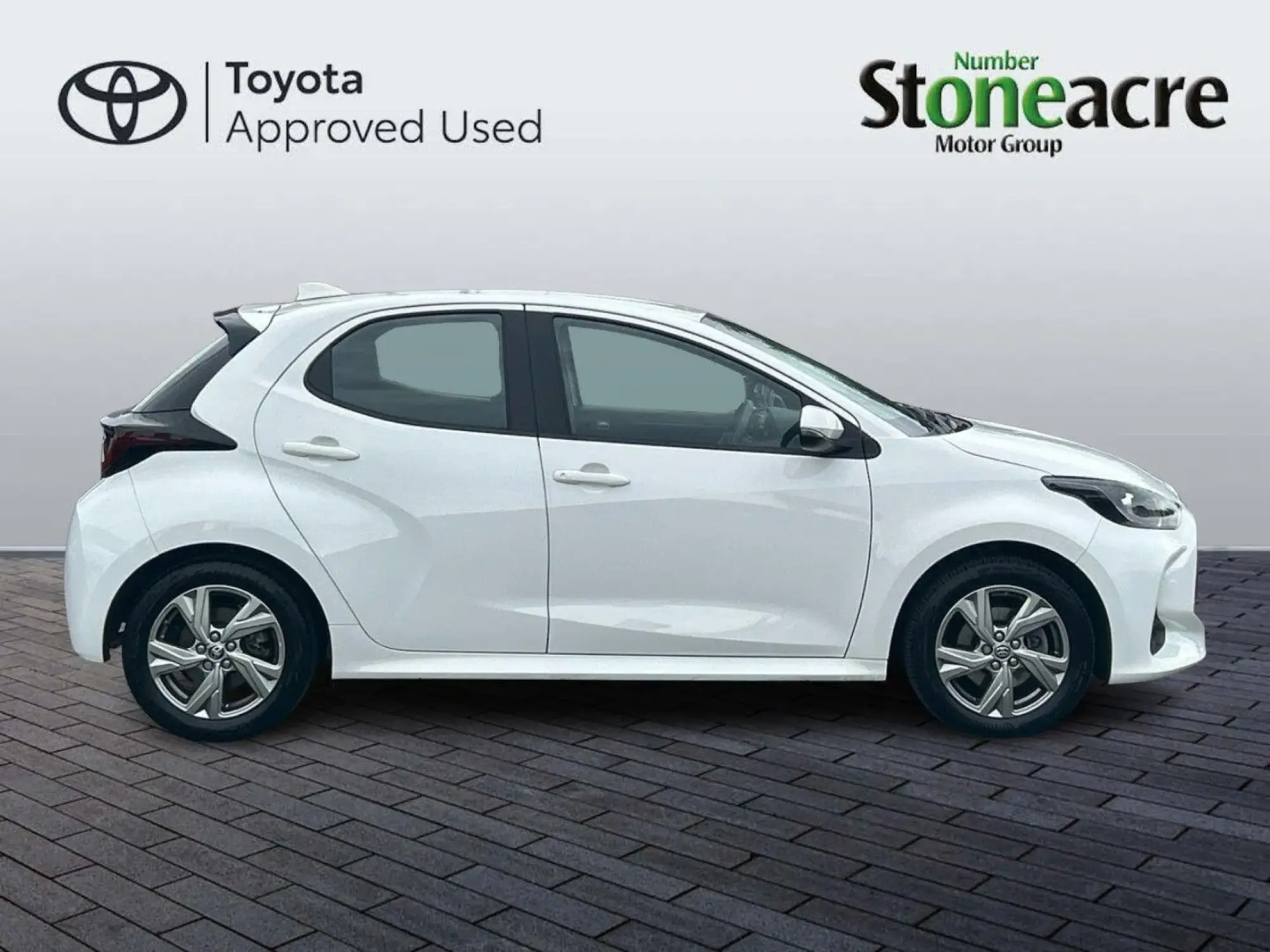 Toyota Yaris 1.5 Hybrid Icon 5dr CVT NJ74FAM Image 2