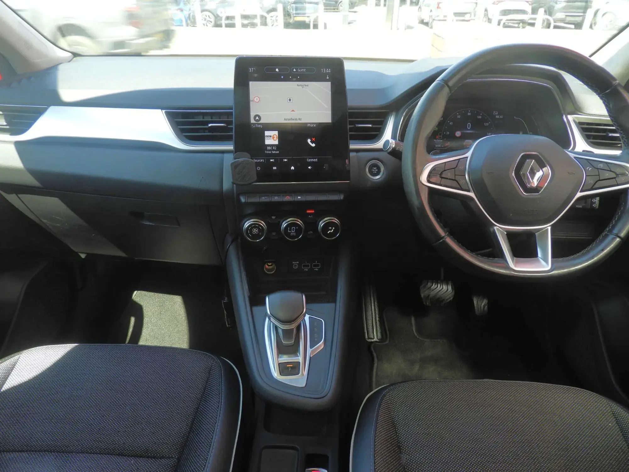 Renault Captur Image 2