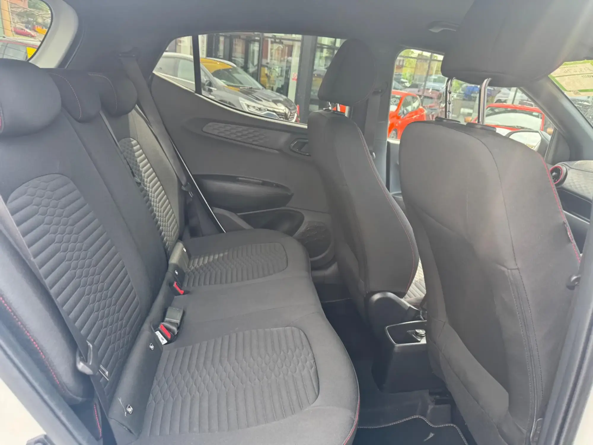 Hyundai i10 Image 10