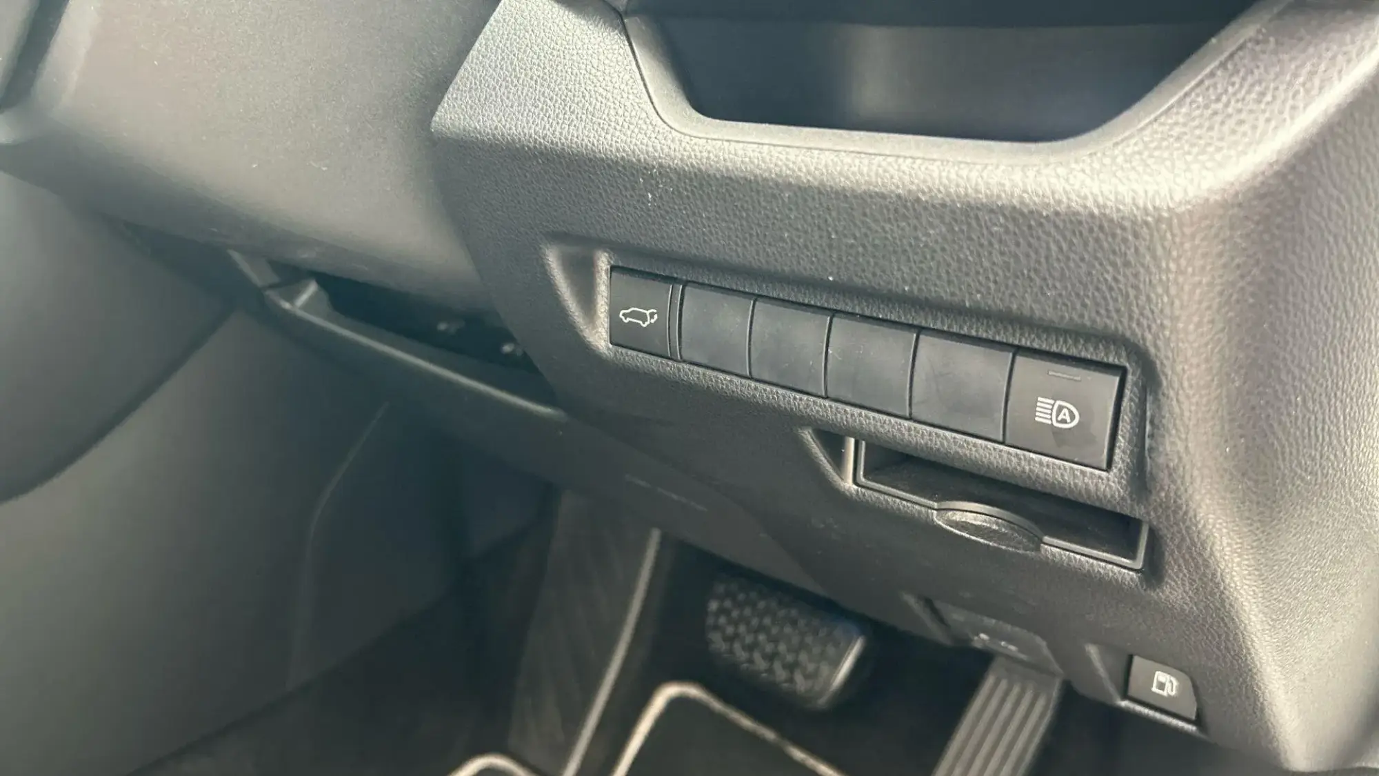 Toyota RAV4 Self-Charging Hybrid Image 40 Toyota RAV4 Self-Charging Hybrid Image 40