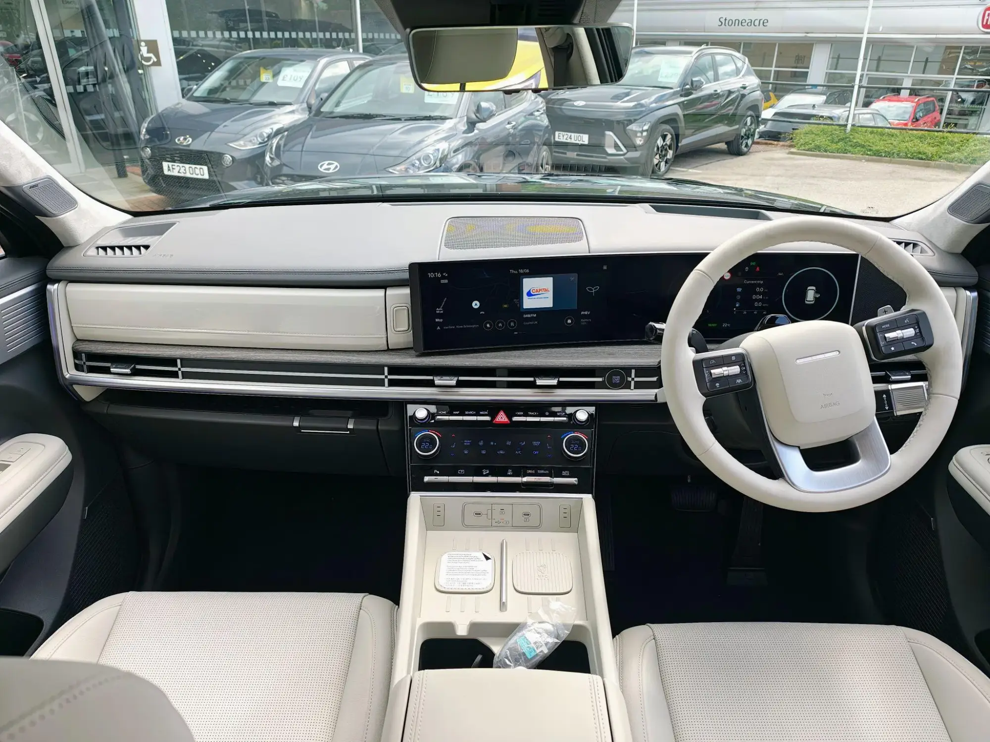 Hyundai SANTA FE Plug-in Hybrid Image 11