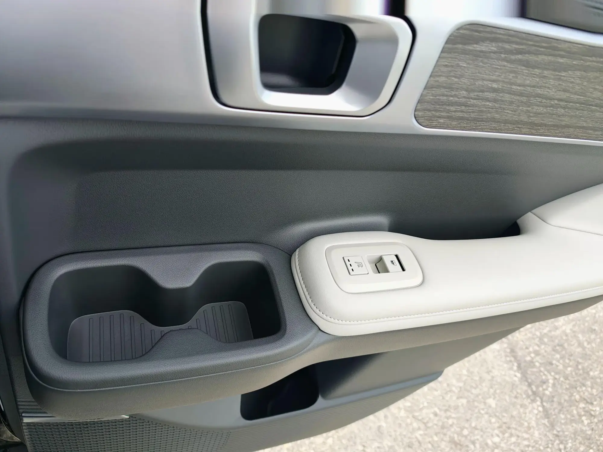 Hyundai SANTA FE Plug-in Hybrid Image 16