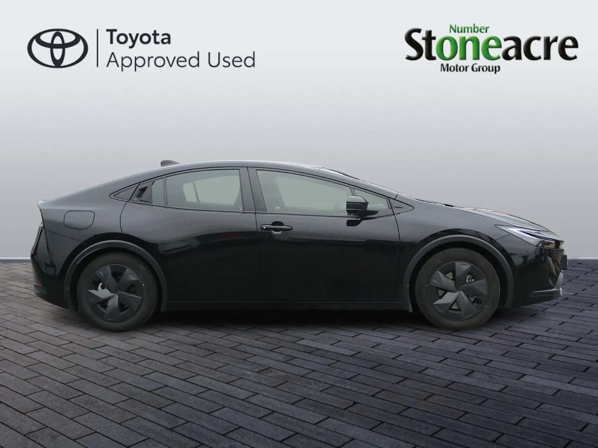 Toyota Prius Plug-in Hybrid 2.0 13.6 kWh Design CVT Euro 6 (s/s) 5dr ND26KHK Image 2 Toyota Prius Plug-in Hybrid 2.0 13.6 kWh Design CVT Euro 6 (s/s) 5dr ND26KHK Image 2