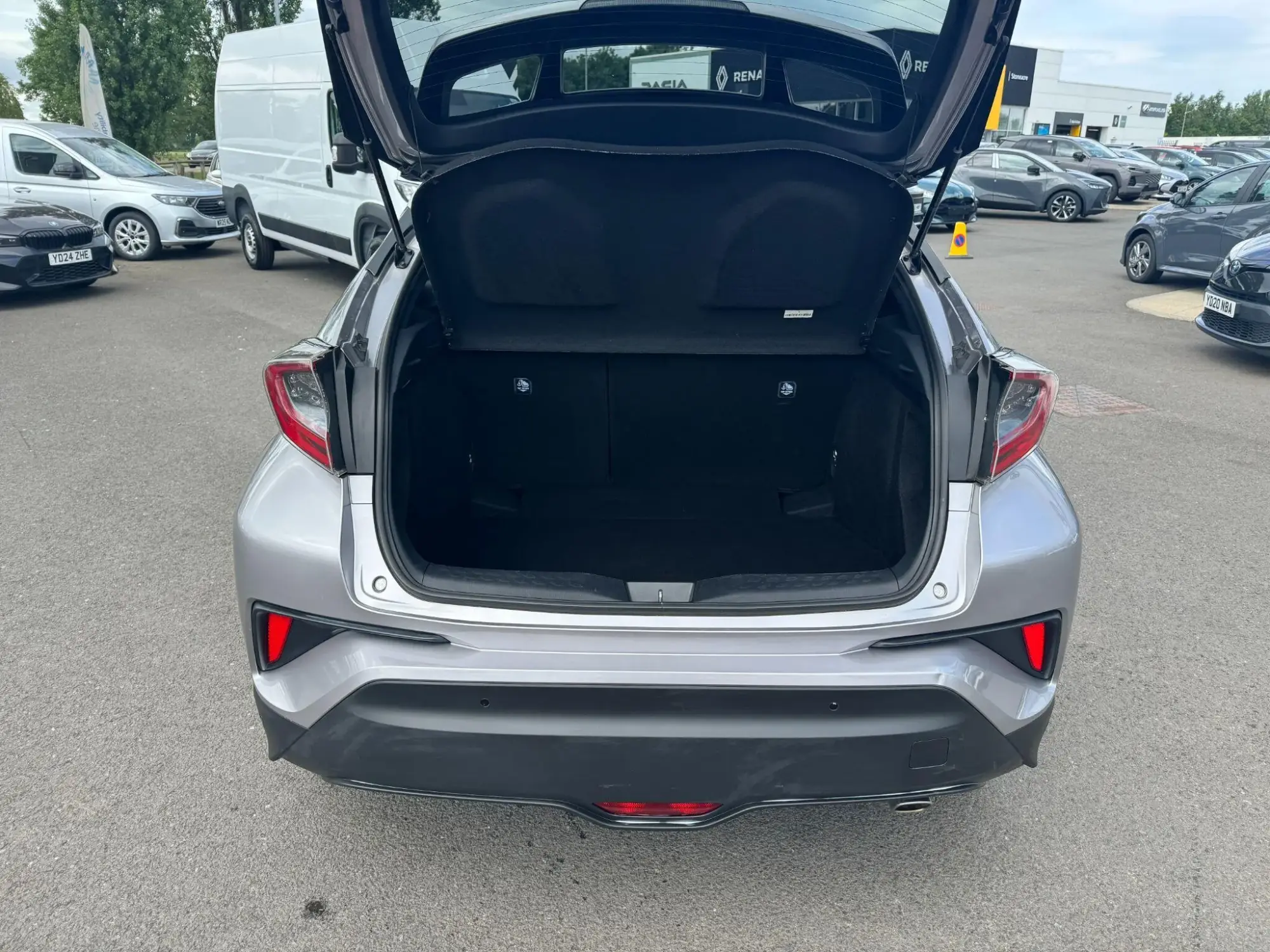 Toyota C-HR Self-Charging Hybrid Image 10 Toyota C-HR Self-Charging Hybrid Image 10
