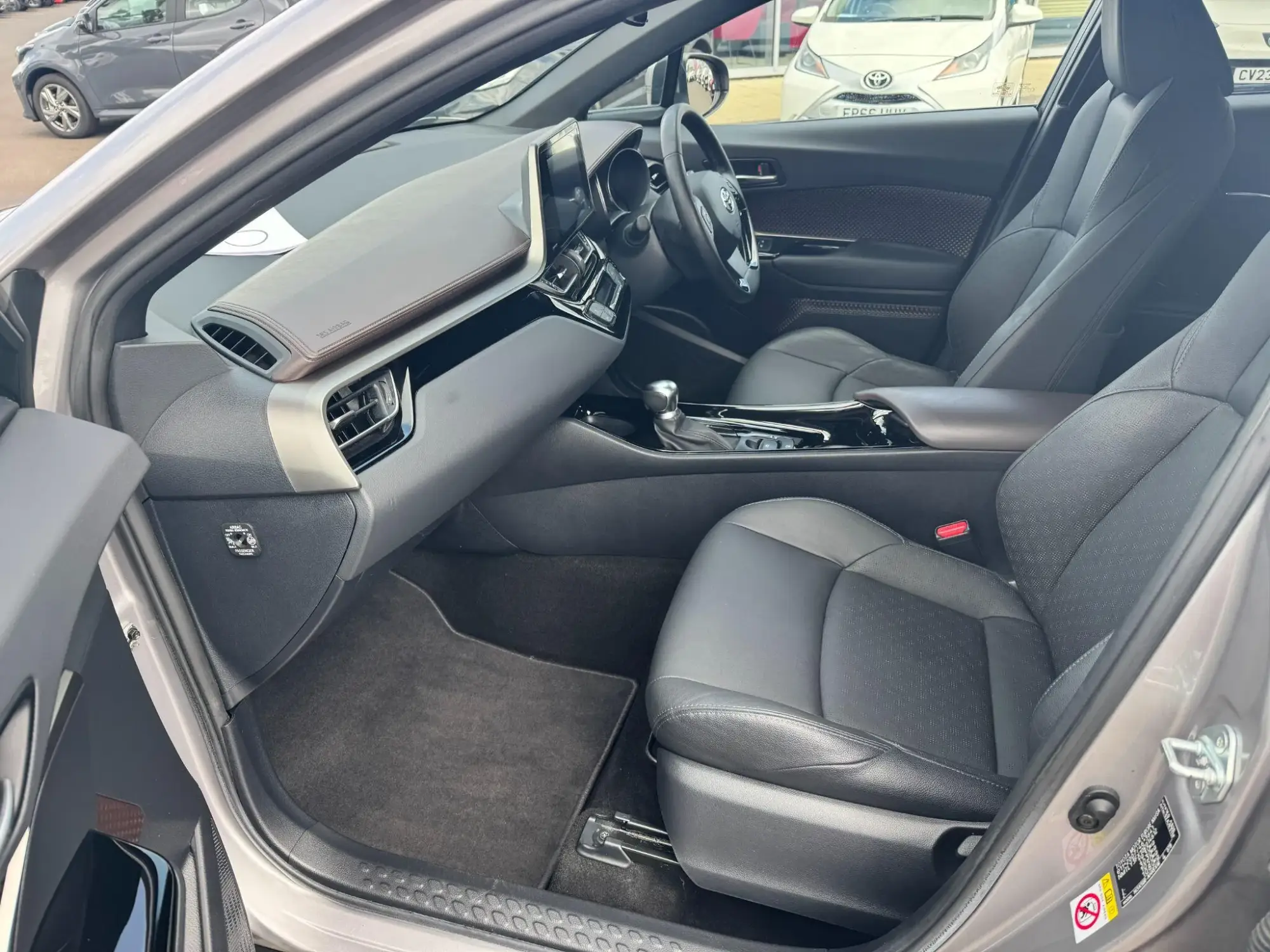 Toyota C-HR Self-Charging Hybrid Image 14 Toyota C-HR Self-Charging Hybrid Image 14