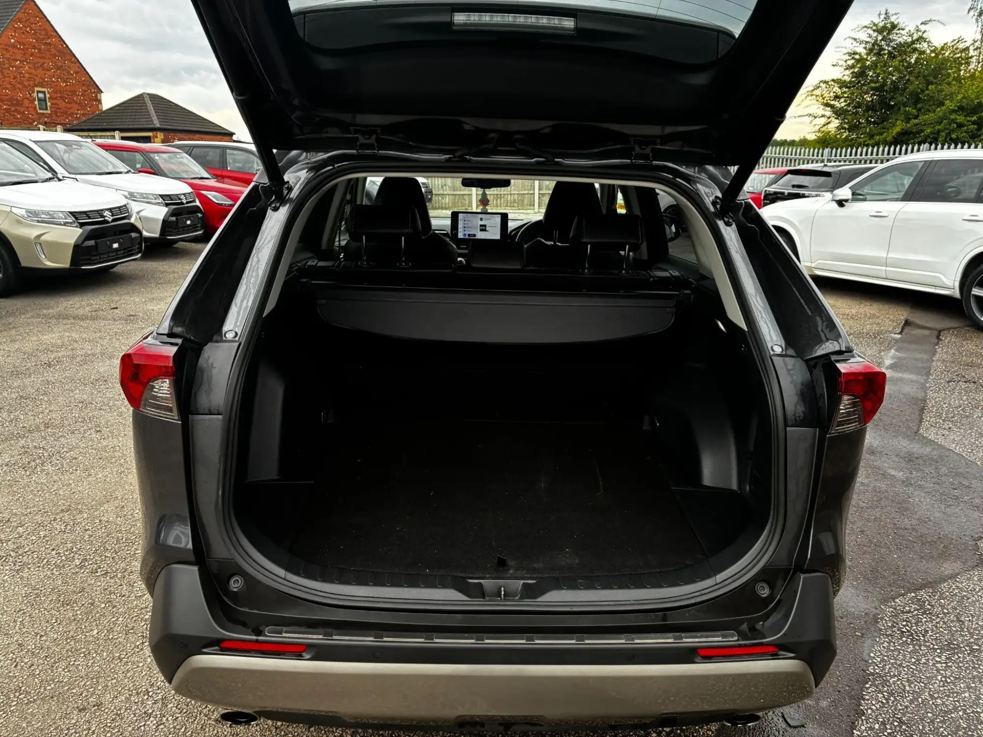 Toyota RAV4 Image 9