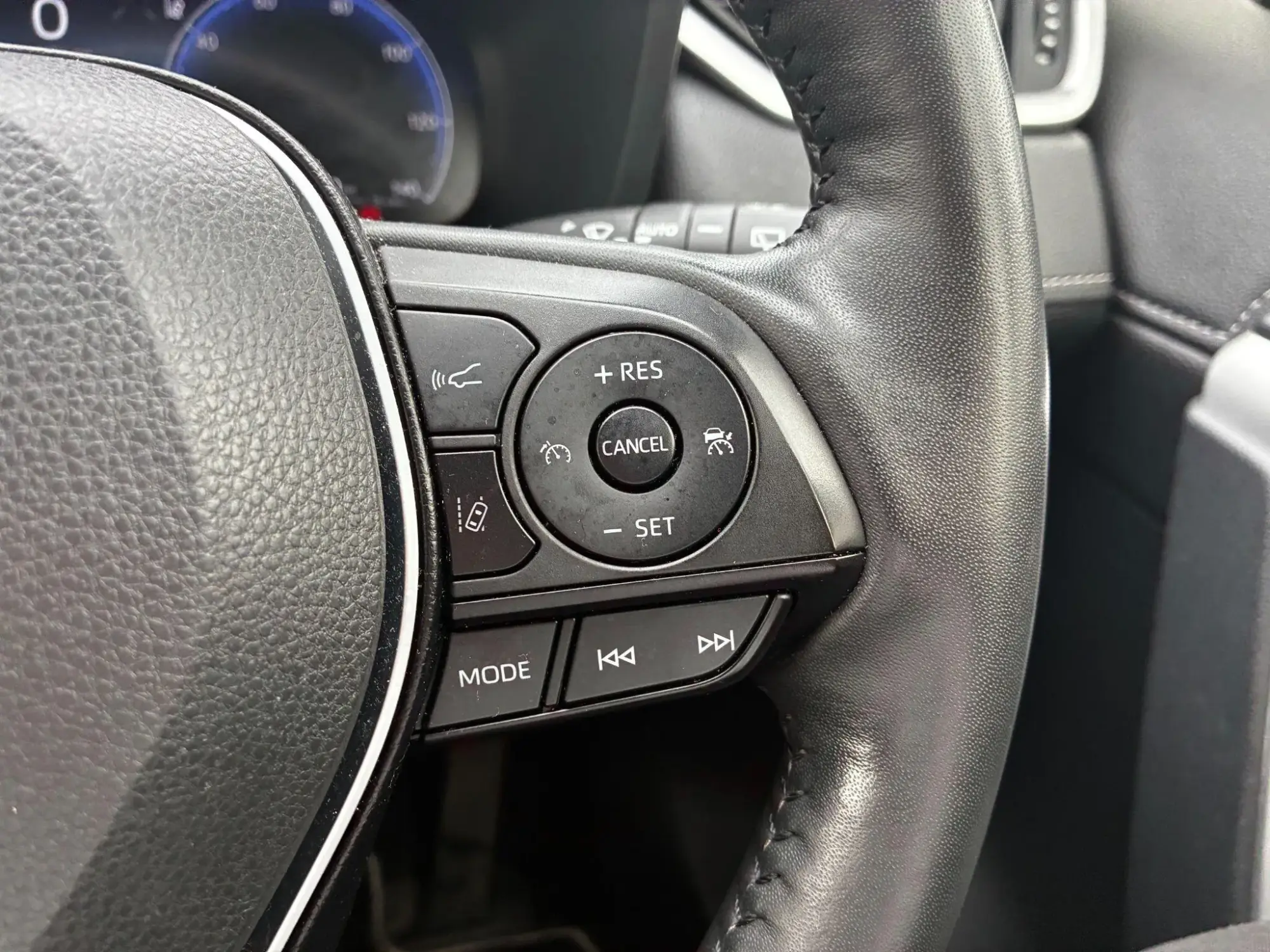 Toyota RAV4 Image 12