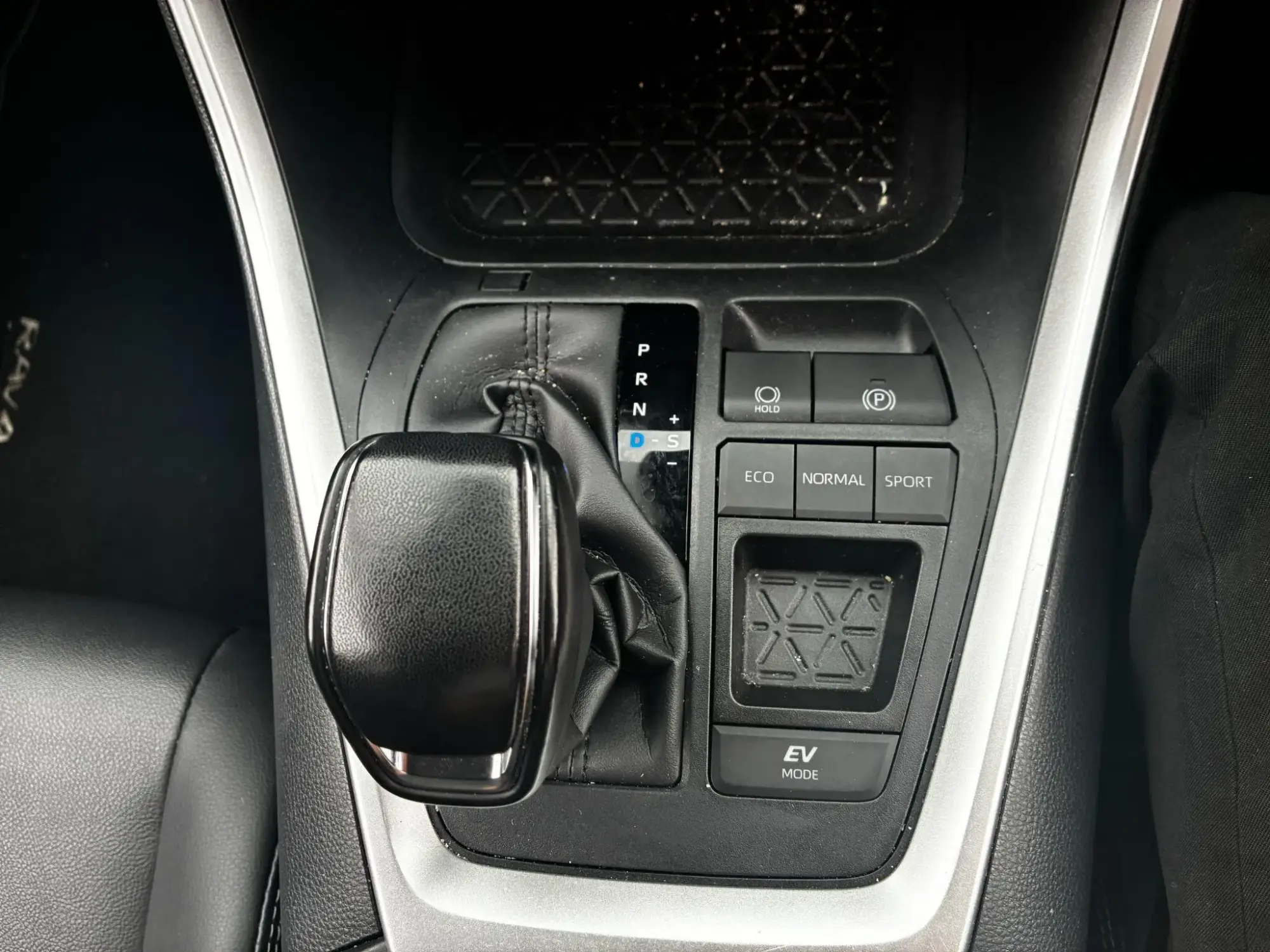 Toyota RAV4 Image 21