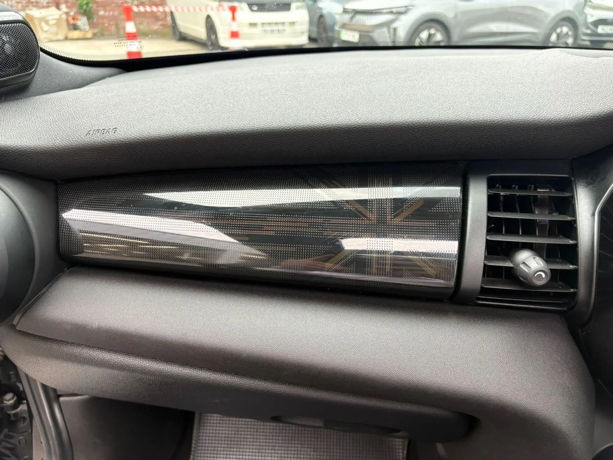 MINI Electric Hatch Image 12 MINI Electric Hatch Image 12