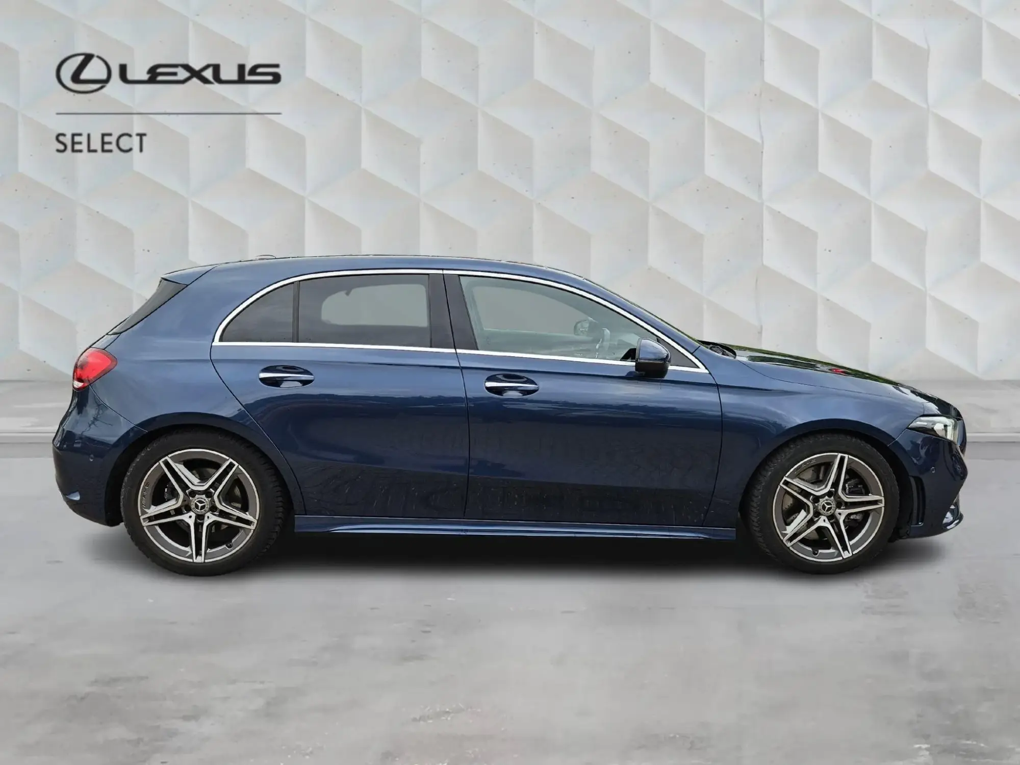 Mercedes-Benz A-Class 2.0 A250 AMG Line (Premium Plus 2) 7G-DCT Euro 6 (s/s) 5dr ST69OZE Image 2