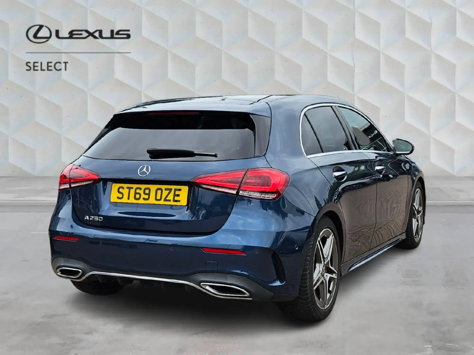 Mercedes-Benz A-Class 2.0 A250 AMG Line (Premium Plus 2) 7G-DCT Euro 6 (s/s) 5dr ST69OZE Image 3