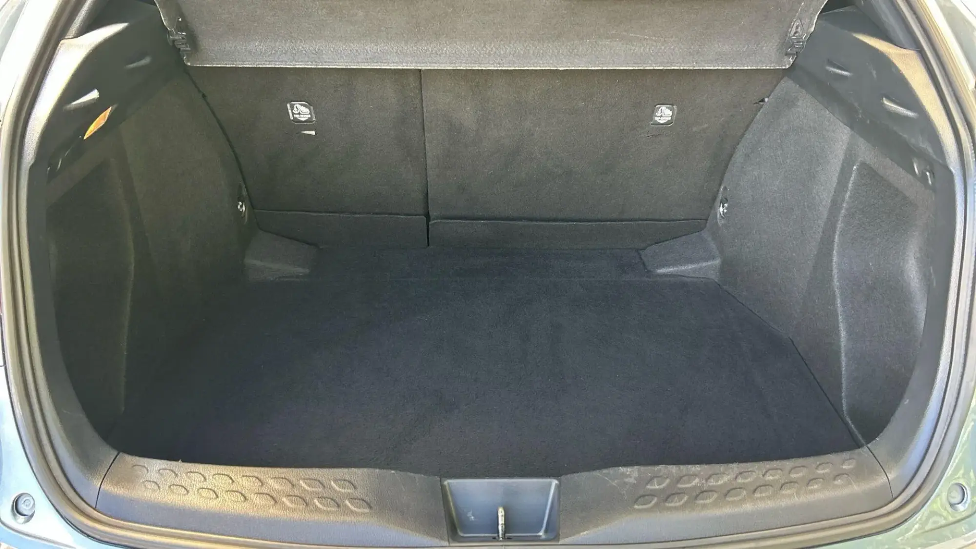 Toyota C-HR Self-Charging Hybrid Image 18 Toyota C-HR Self-Charging Hybrid Image 18