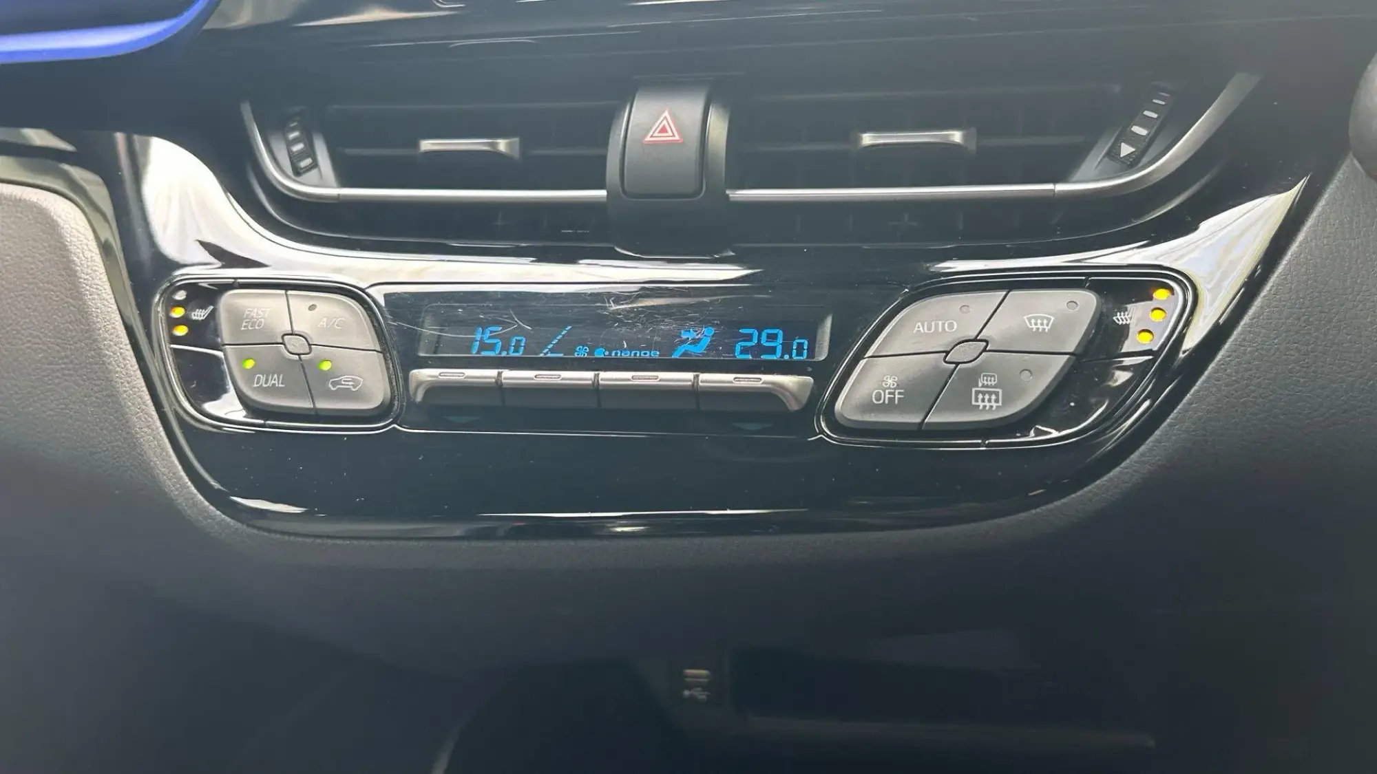 Toyota C-HR Self-Charging Hybrid Image 32 Toyota C-HR Self-Charging Hybrid Image 32