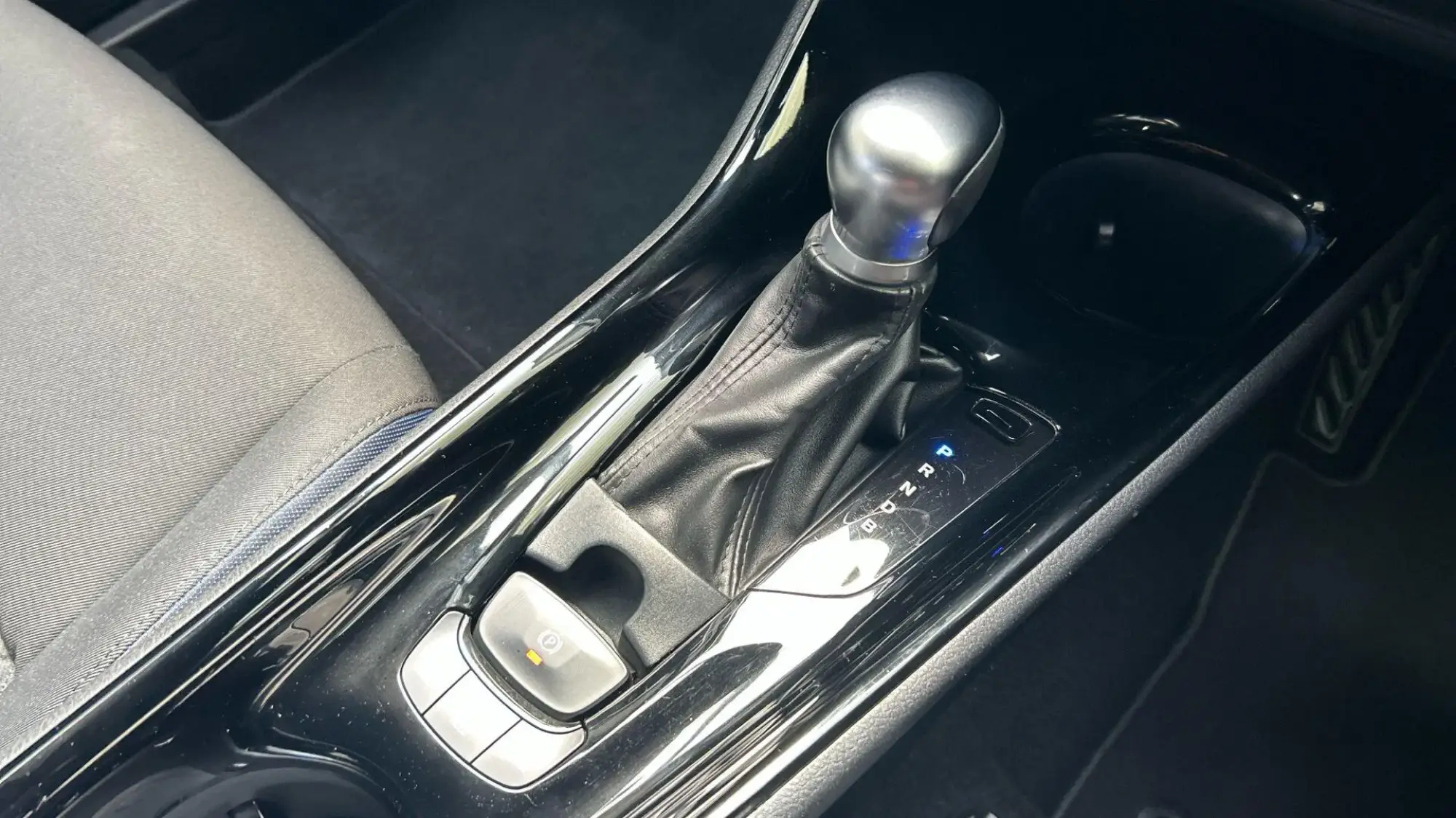 Toyota C-HR Self-Charging Hybrid Image 33 Toyota C-HR Self-Charging Hybrid Image 33