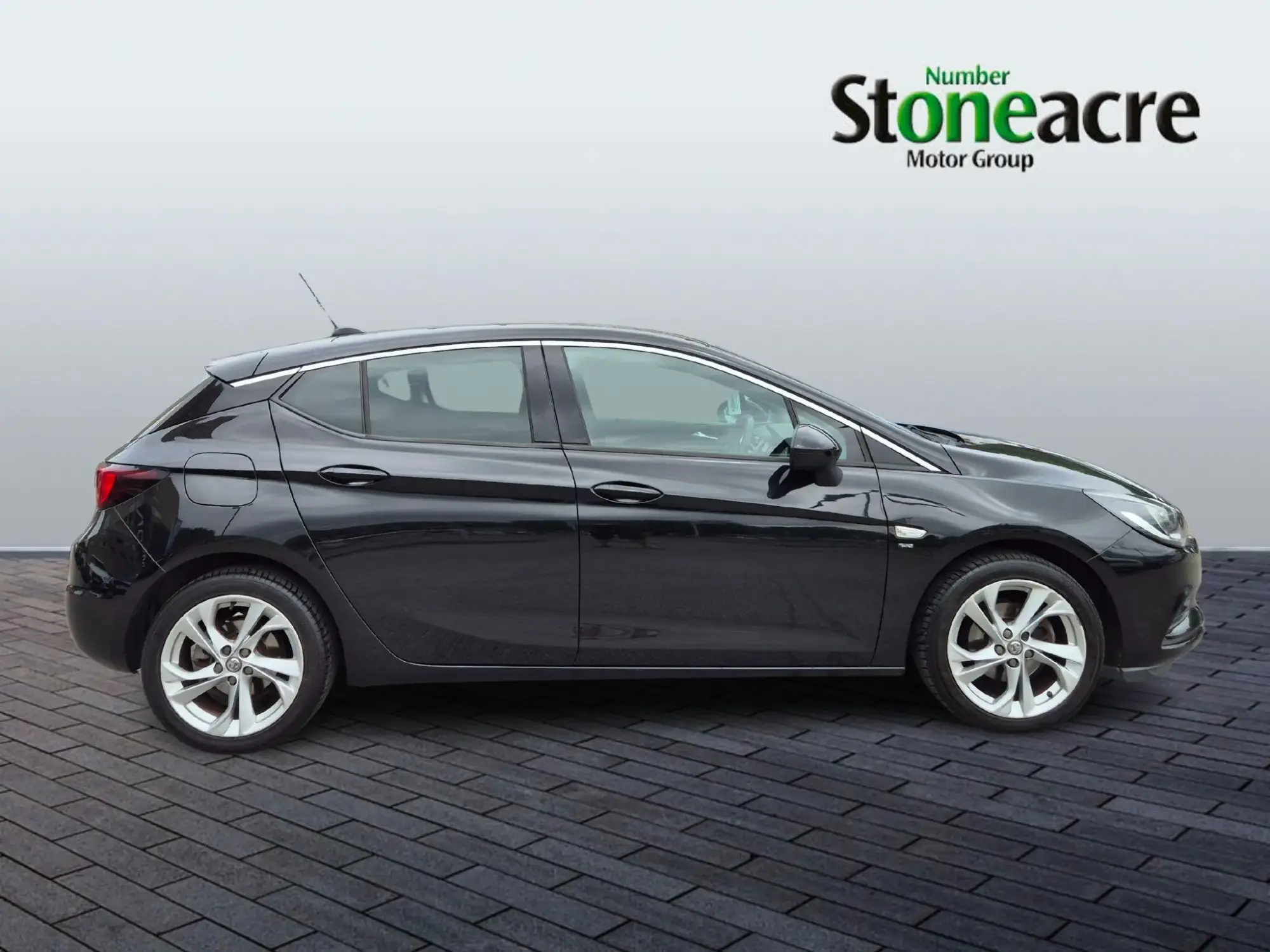Vauxhall Astra 1.4i Turbo SRi Nav Euro 6 (s/s) 5dr BN69BBK Image 2