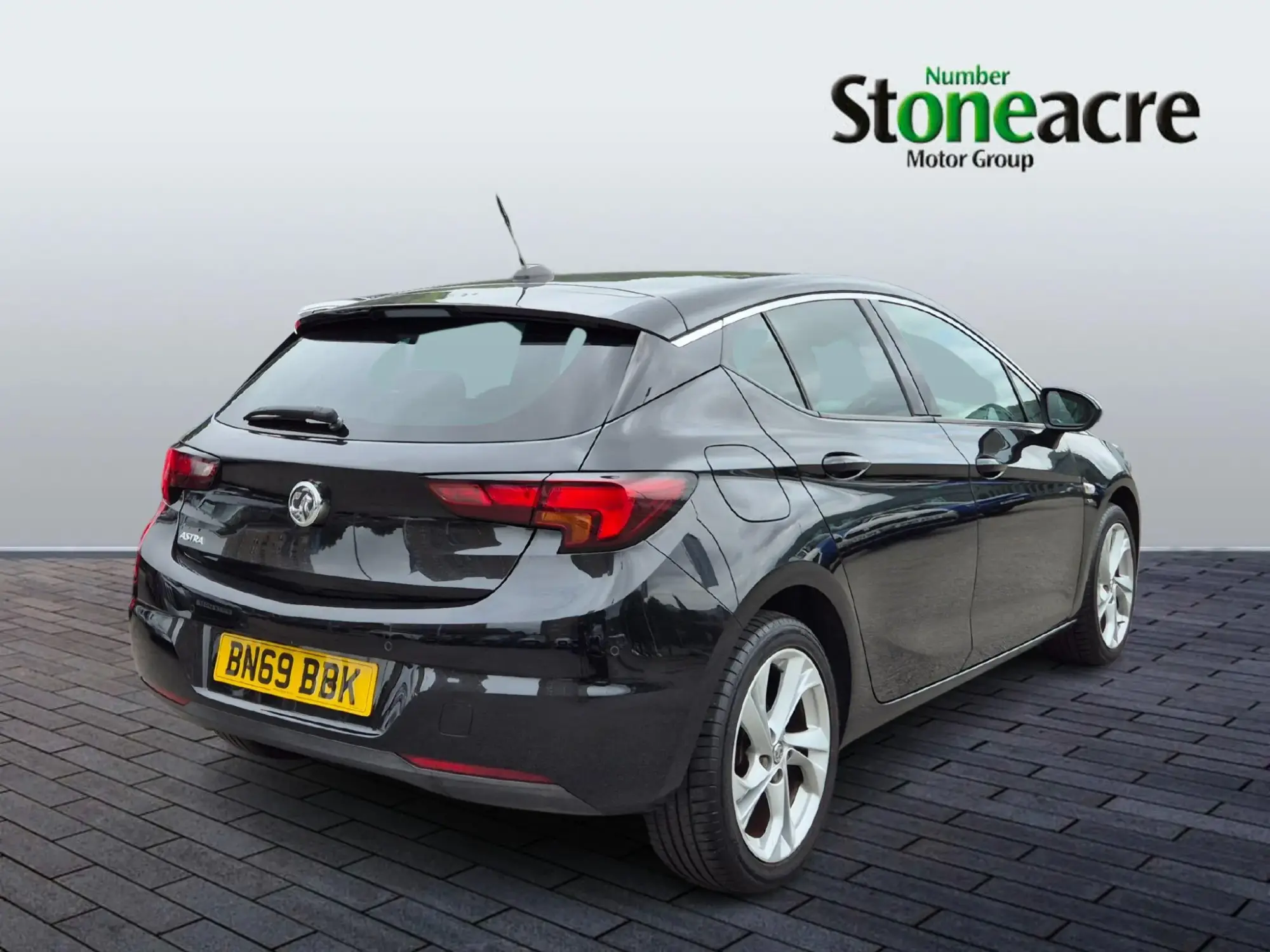 Vauxhall Astra 1.4i Turbo SRi Nav Euro 6 (s/s) 5dr BN69BBK Image 3