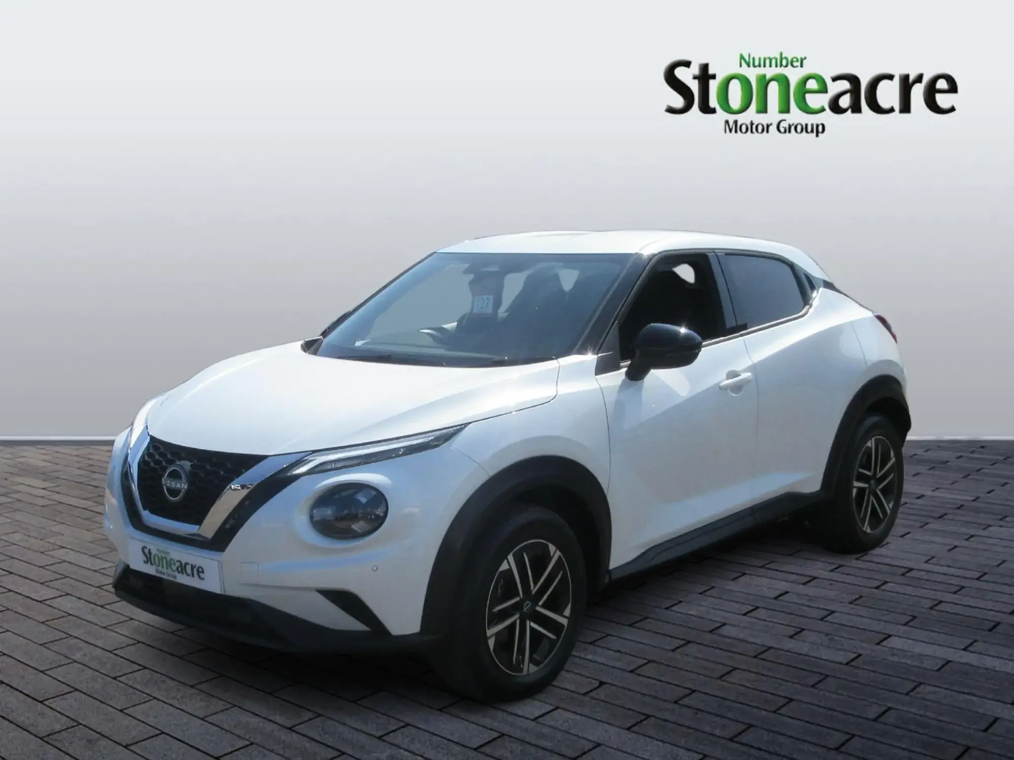 Nissan Juke 1.0 DIG-T N-Connecta Euro 6 (s/s) 5dr FV26WCA Image 2