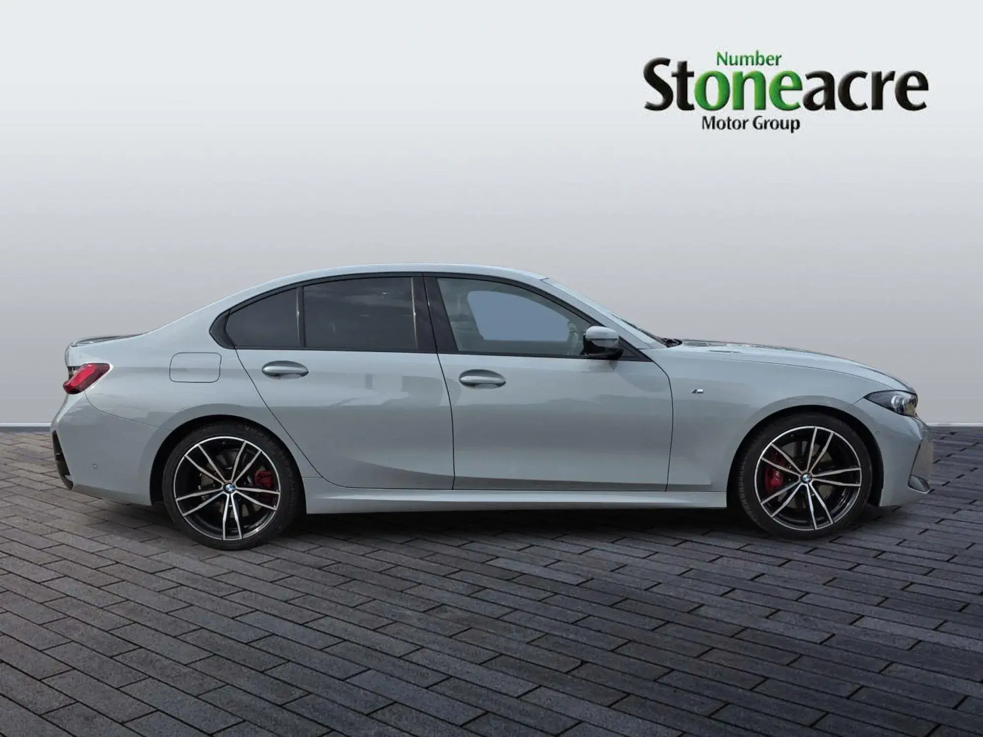BMW 3 Series 2.0 320i M Sport Auto Euro 6 (s/s) 4dr YB24LWV Image 2