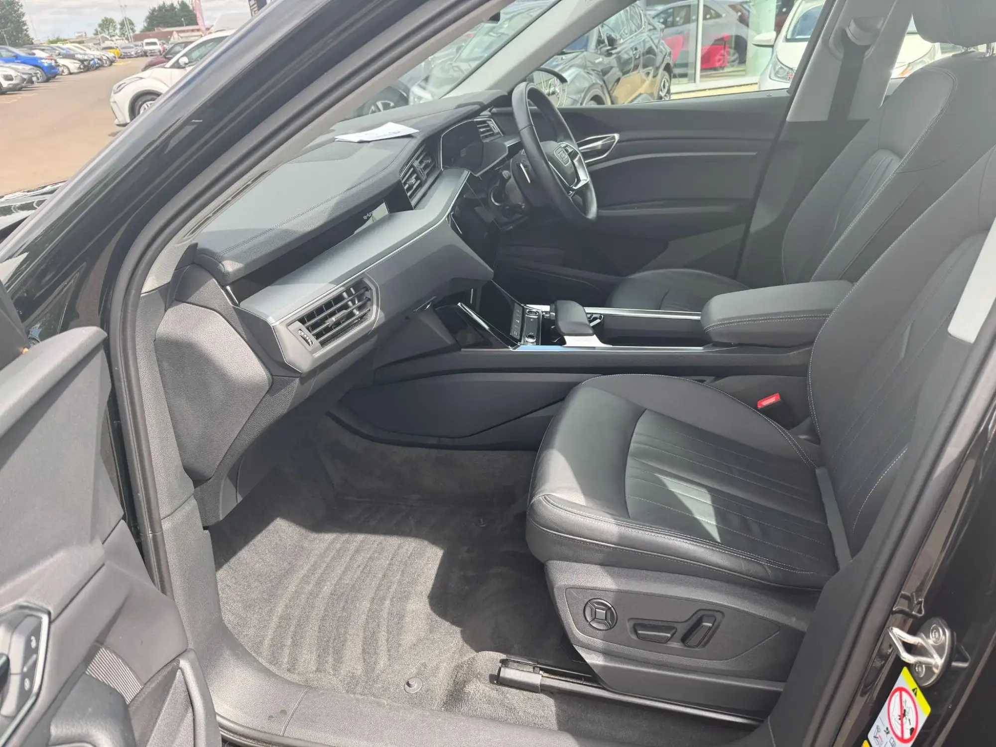 Audi Q8 e-tron Image 14 Audi Q8 e-tron Image 14