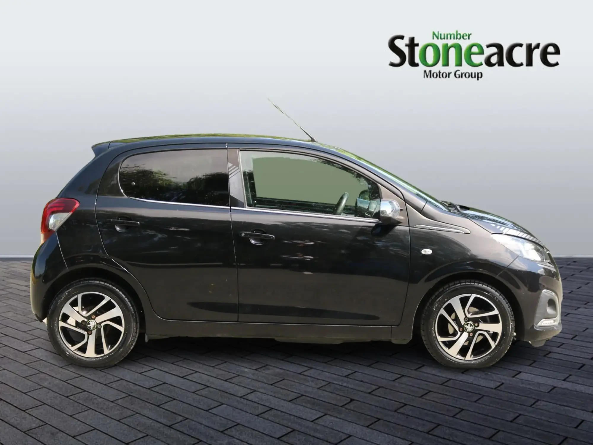 Peugeot 108 1.0 72 Collection 5dr CX70WPV Image 2