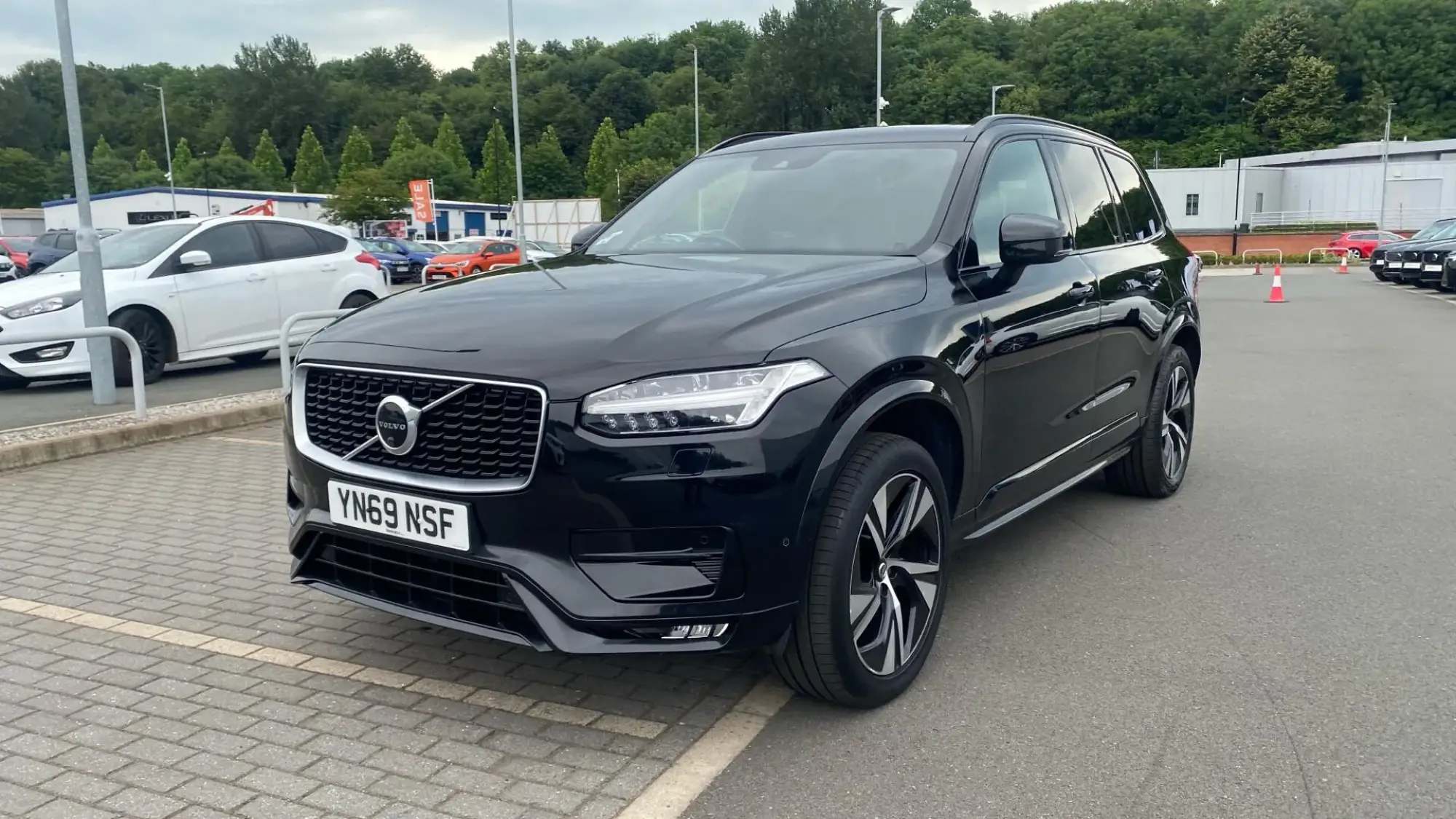 Volvo XC90 2.0 B5D [235] R DESIGN 5dr AWD Geartronic YN69NSF Image 3