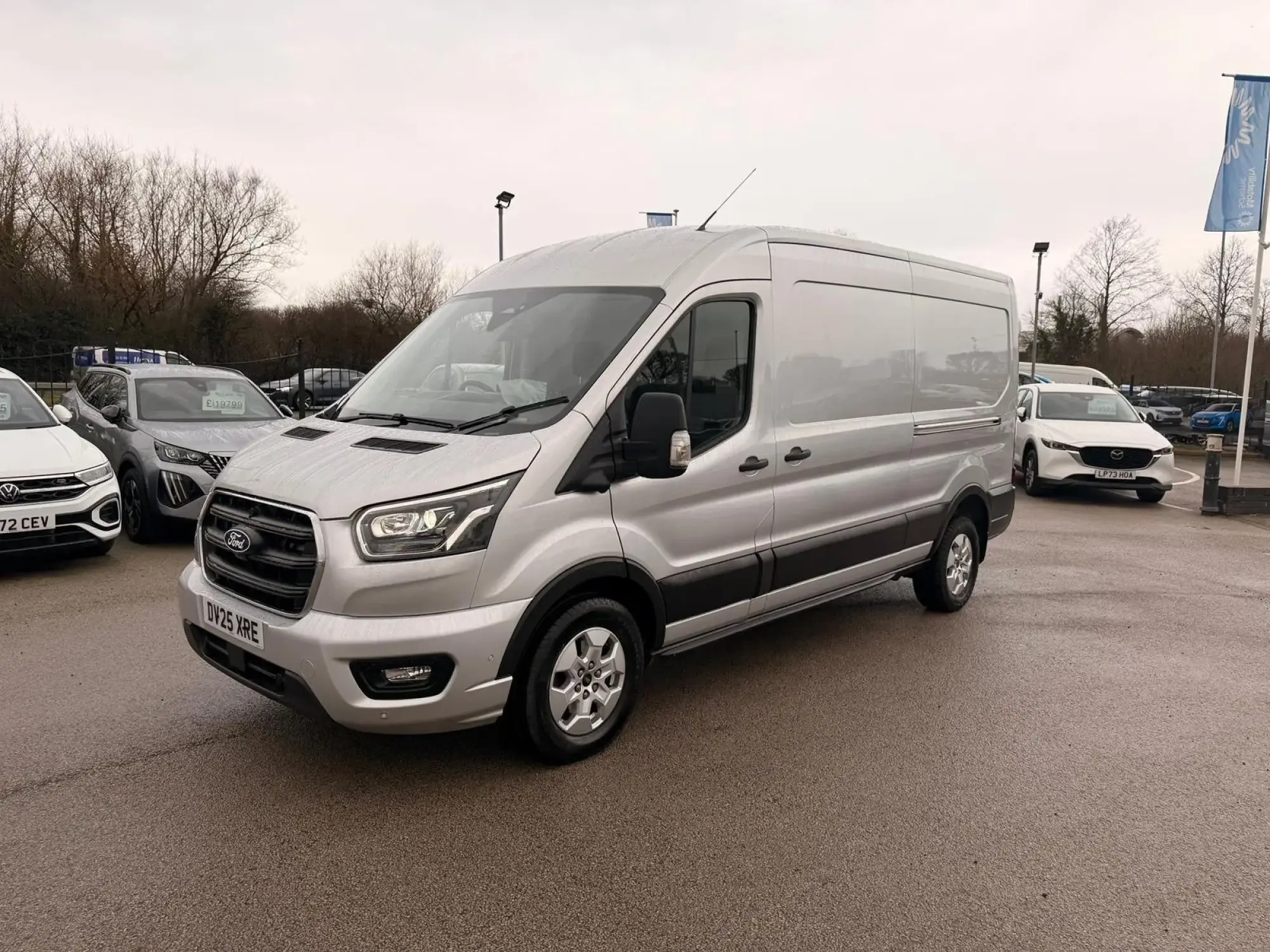 Ford Transit 2.0 350 EcoBlue Limited FWD L3 H2 Euro 6 (s/s) 5dr DV25XRE Image 3