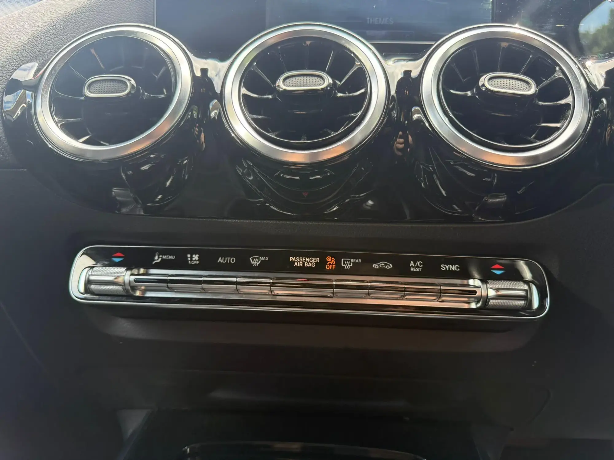 Mercedes-Benz GLA Image 33 Mercedes-Benz GLA Image 33