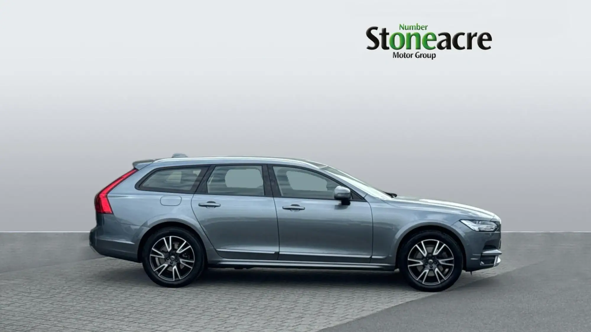 Volvo V90 Cross Country 2.0 T5 Plus Auto AWD Euro 6 (s/s) 5dr YP70UYC Image 3
