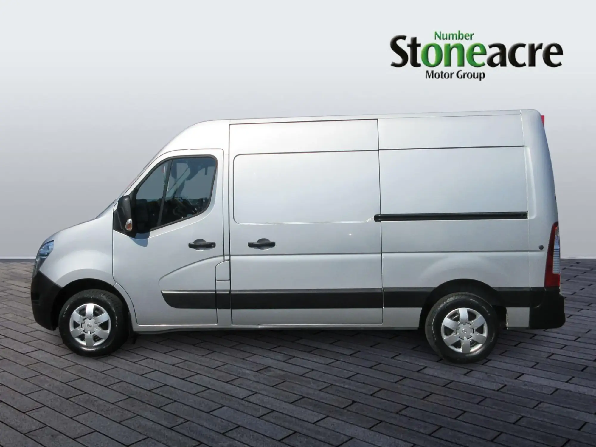 Nissan NV400 2.3 dCi 33 Tekna FWD L2 H2 Euro 6 (s/s) 5dr NX71EYG Image 2