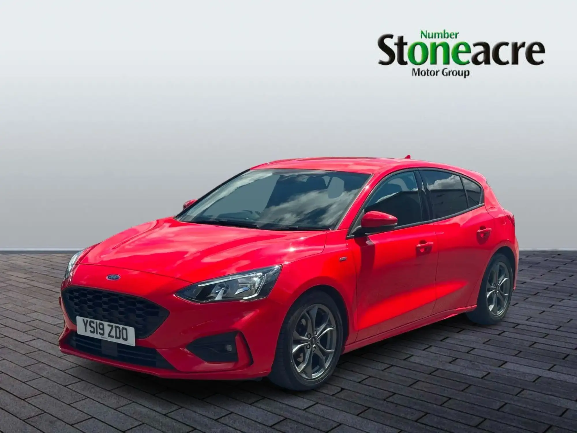 Ford Focus 1.0T EcoBoost ST-Line Euro 6 (s/s) 5dr YS19ZDO Image 3